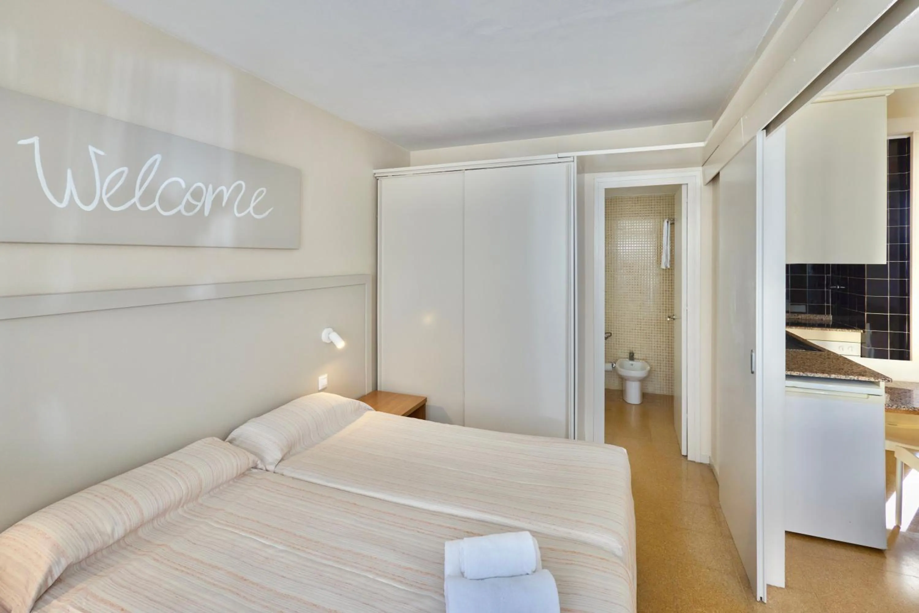 Bed in Aparthotel Comtat Sant Jordi