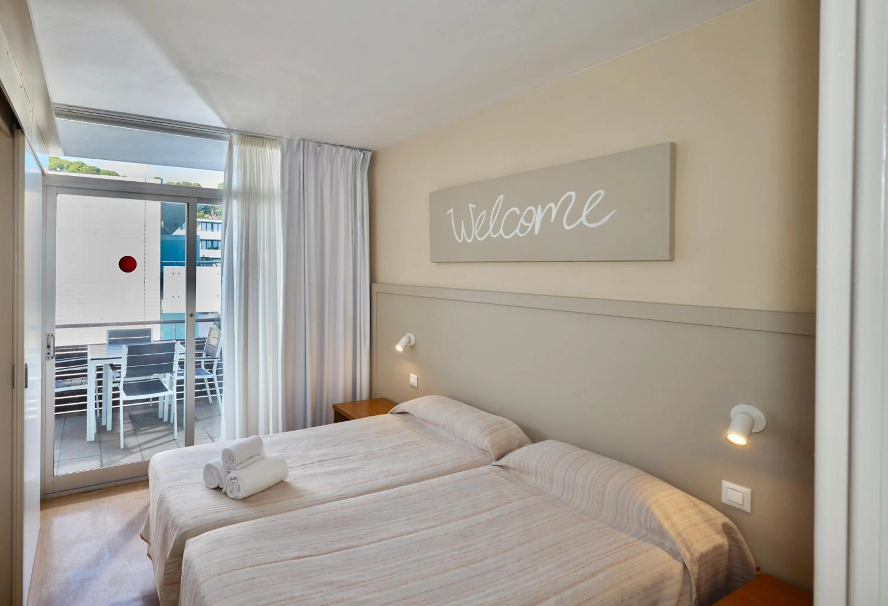 Bedroom, Bed in Aparthotel Comtat Sant Jordi