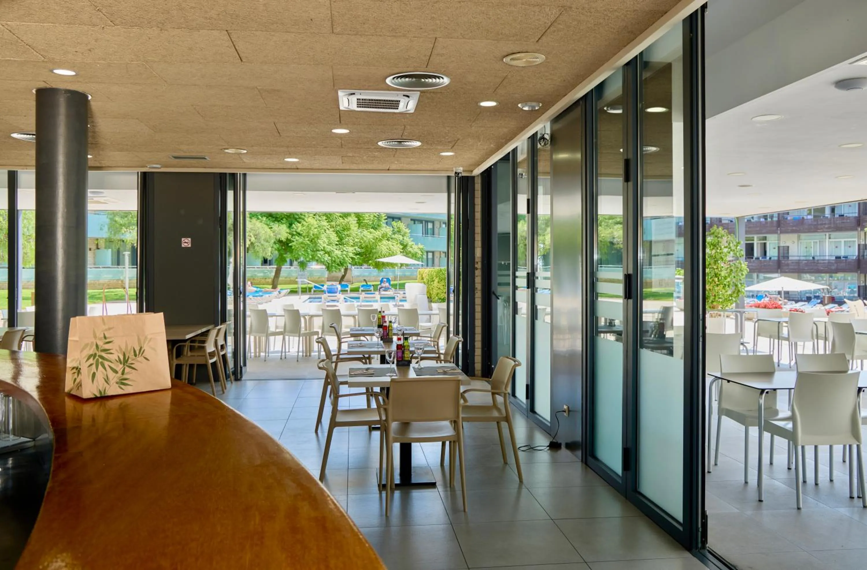 Restaurant/places to eat in Aparthotel Comtat Sant Jordi