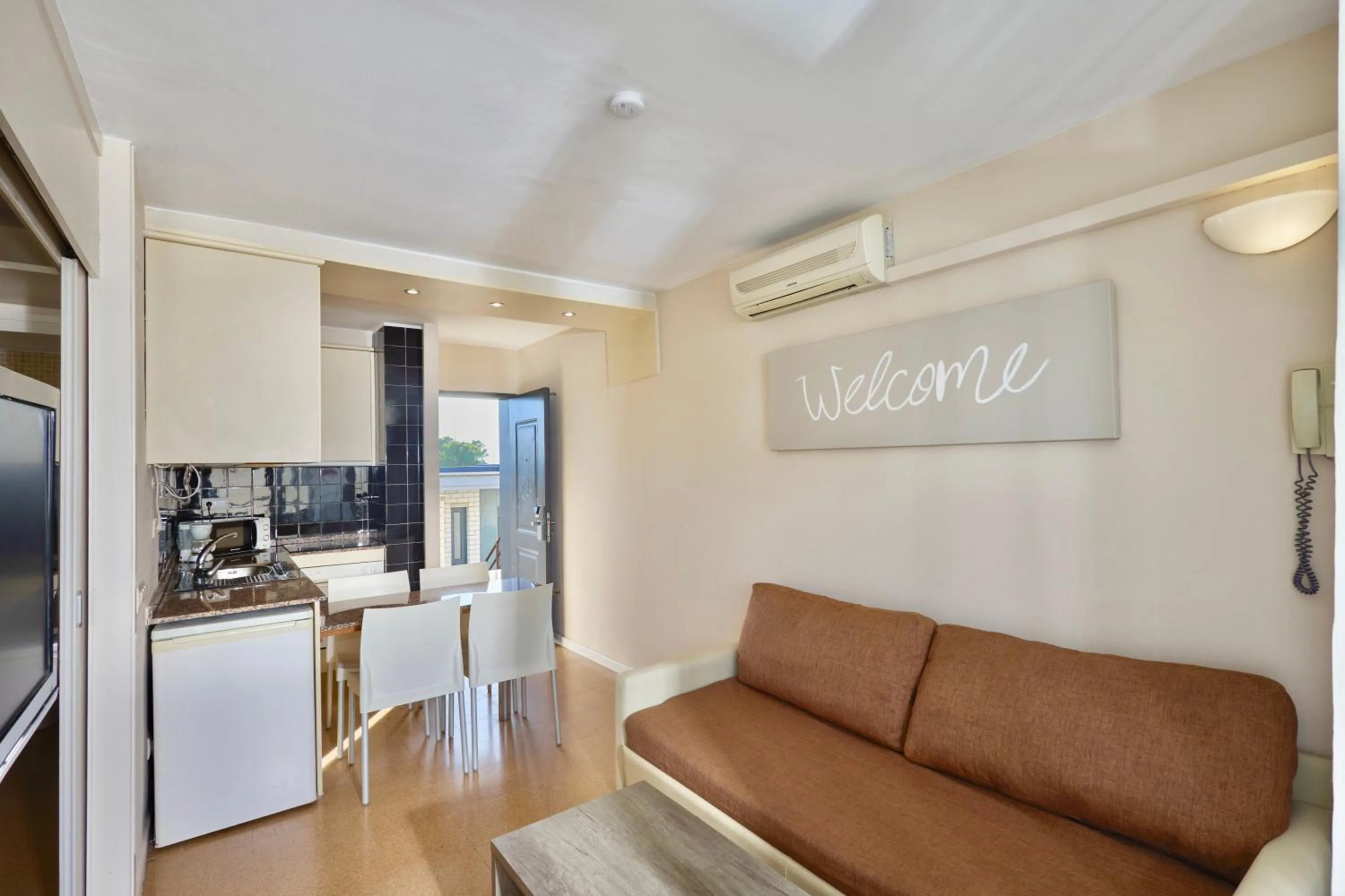 TV and multimedia in Aparthotel Comtat Sant Jordi