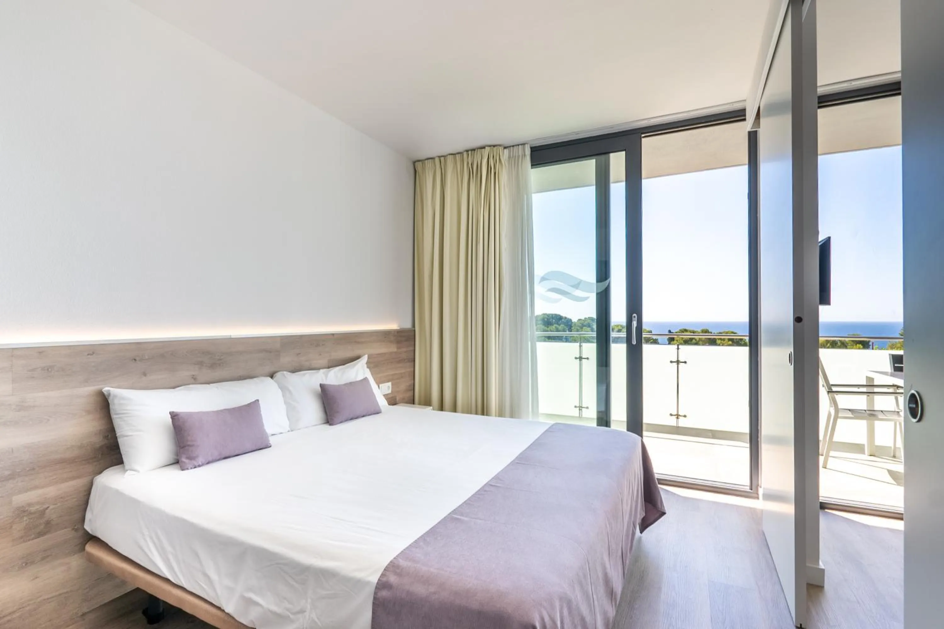 Bedroom, Bed in Aparthotel Comtat Sant Jordi