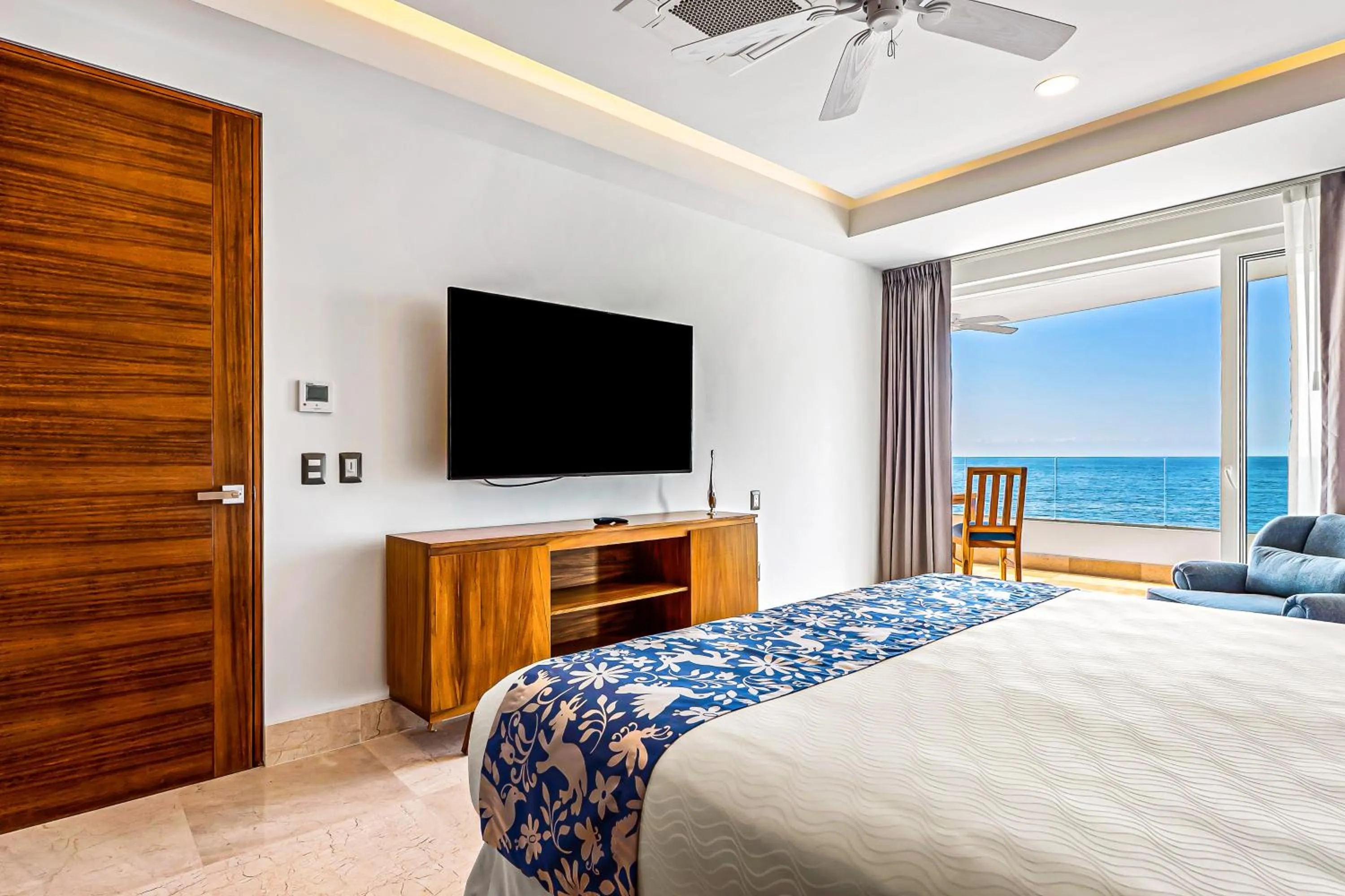 Bed in Blue Horizon 204