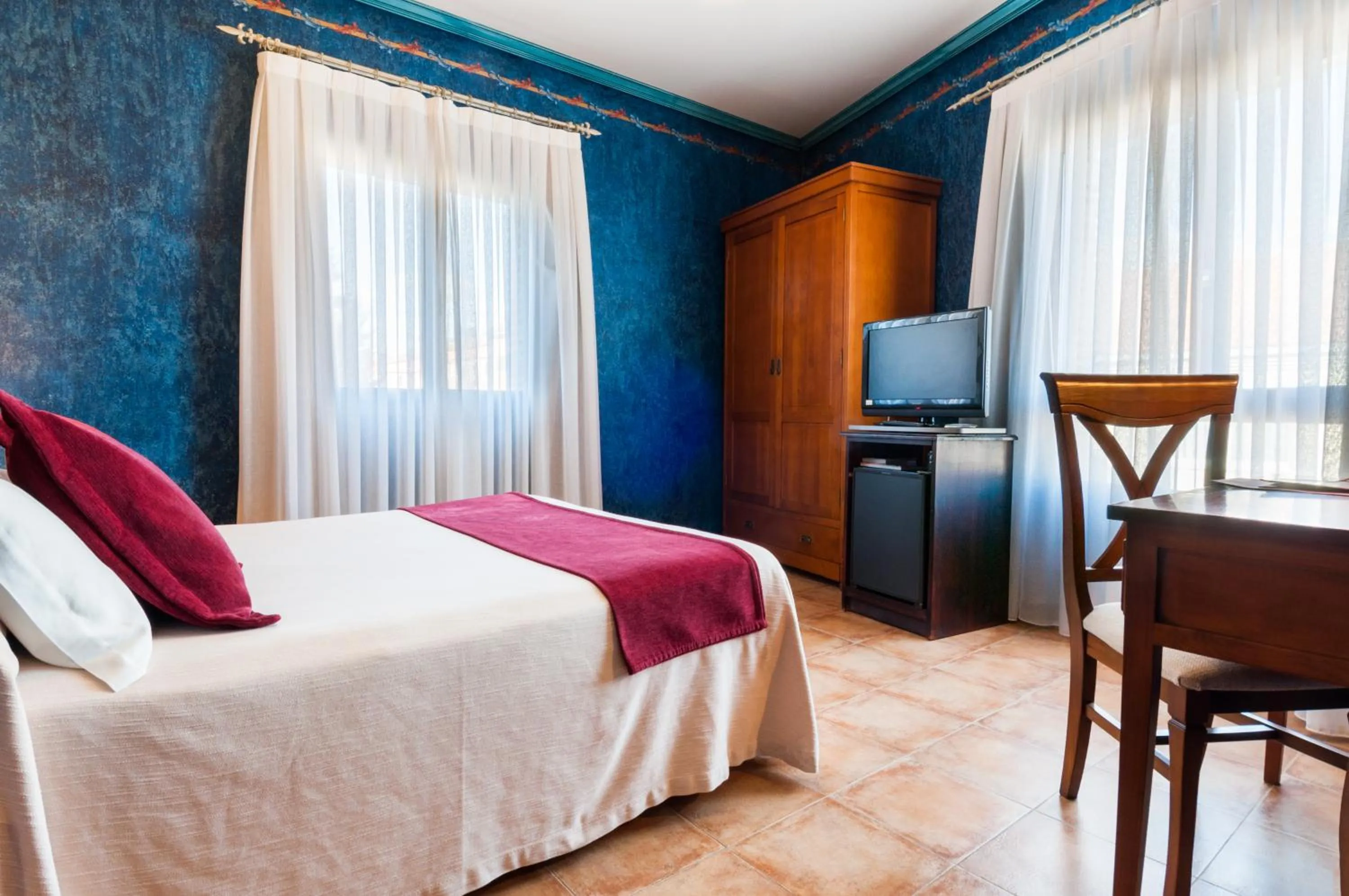 Bedroom, Bed in Jardin de la Abadia, Arroyo de la Encomienda