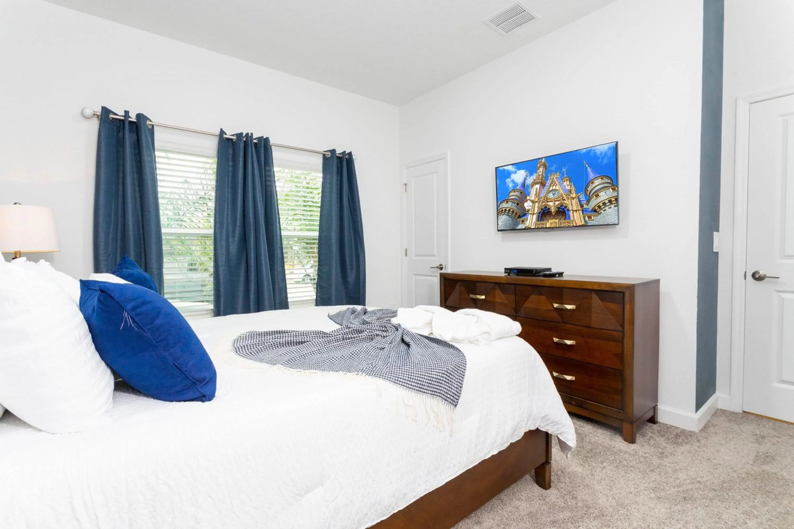 Bed in Stunning 4 Bd w/ Pool Close to Disney @ Champions Gate 1158