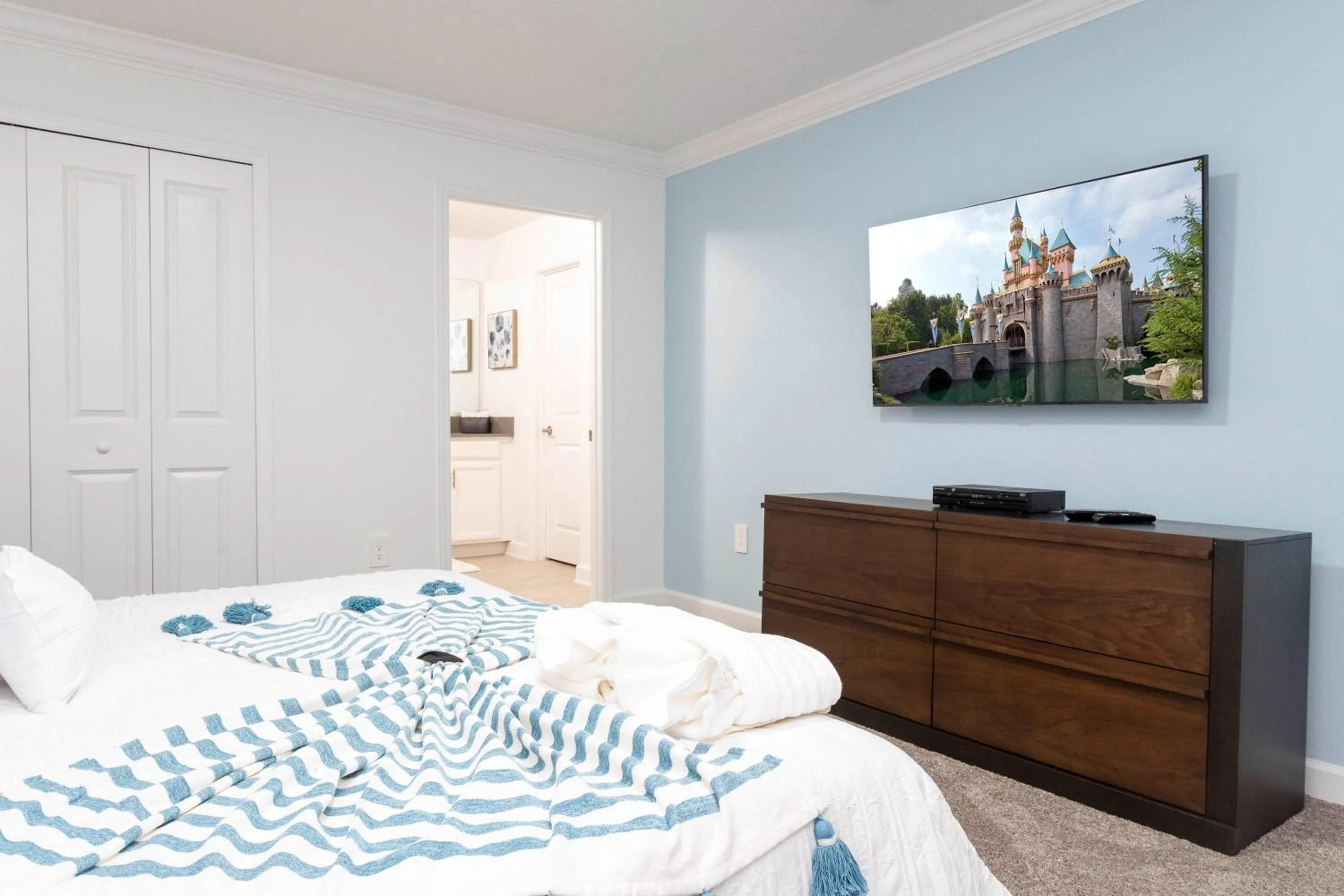 Bed in Stunning 4 Bd w/ Pool Close to Disney @ Champions Gate 1158