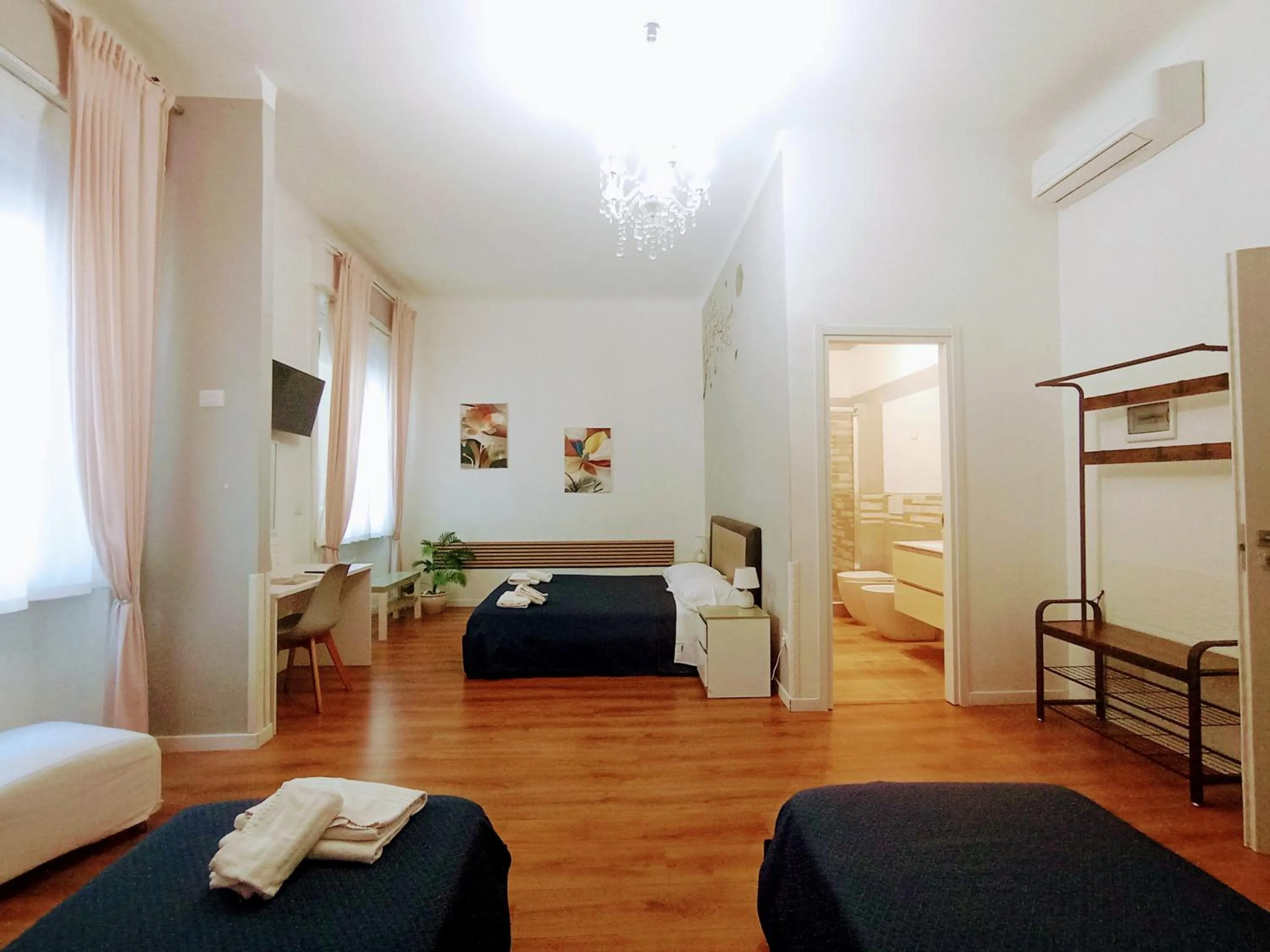 Photo of the whole room, Bed in El Dorado Prati