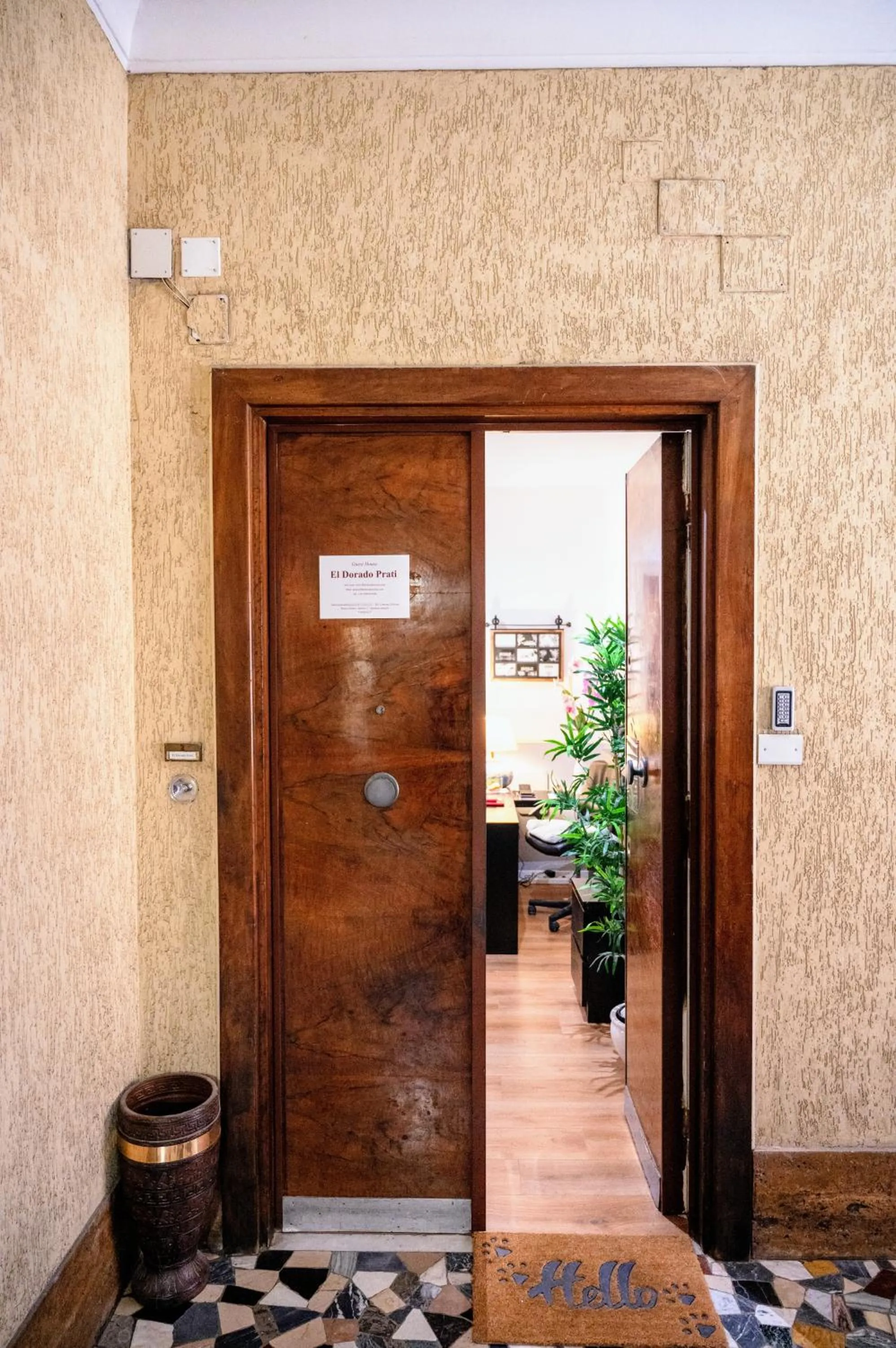 Facade/entrance in El Dorado Prati