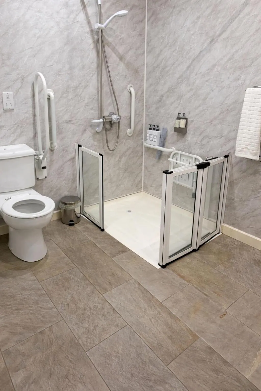 Shower in The Hedges Hotel