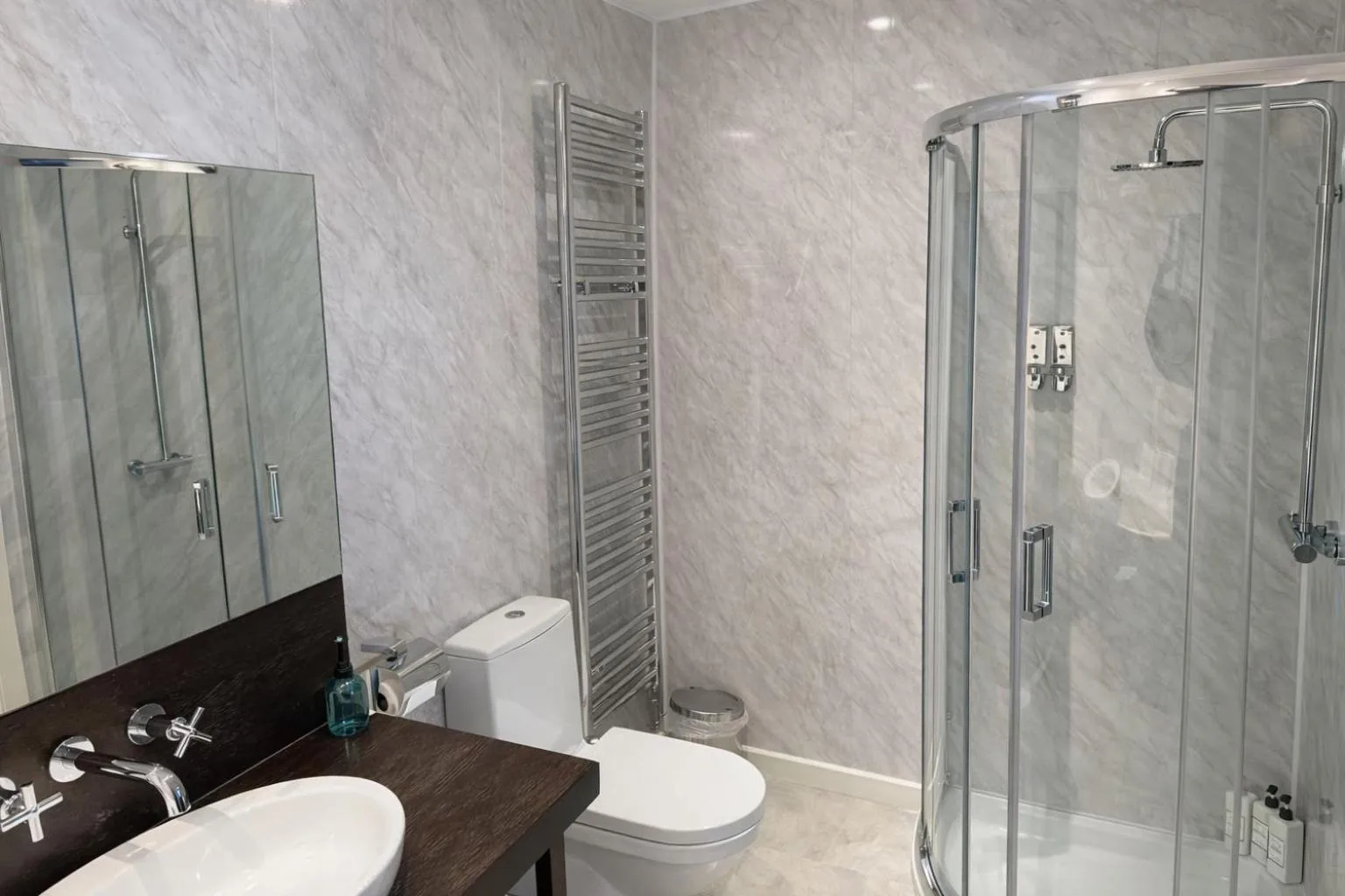 Shower in The Hedges Hotel