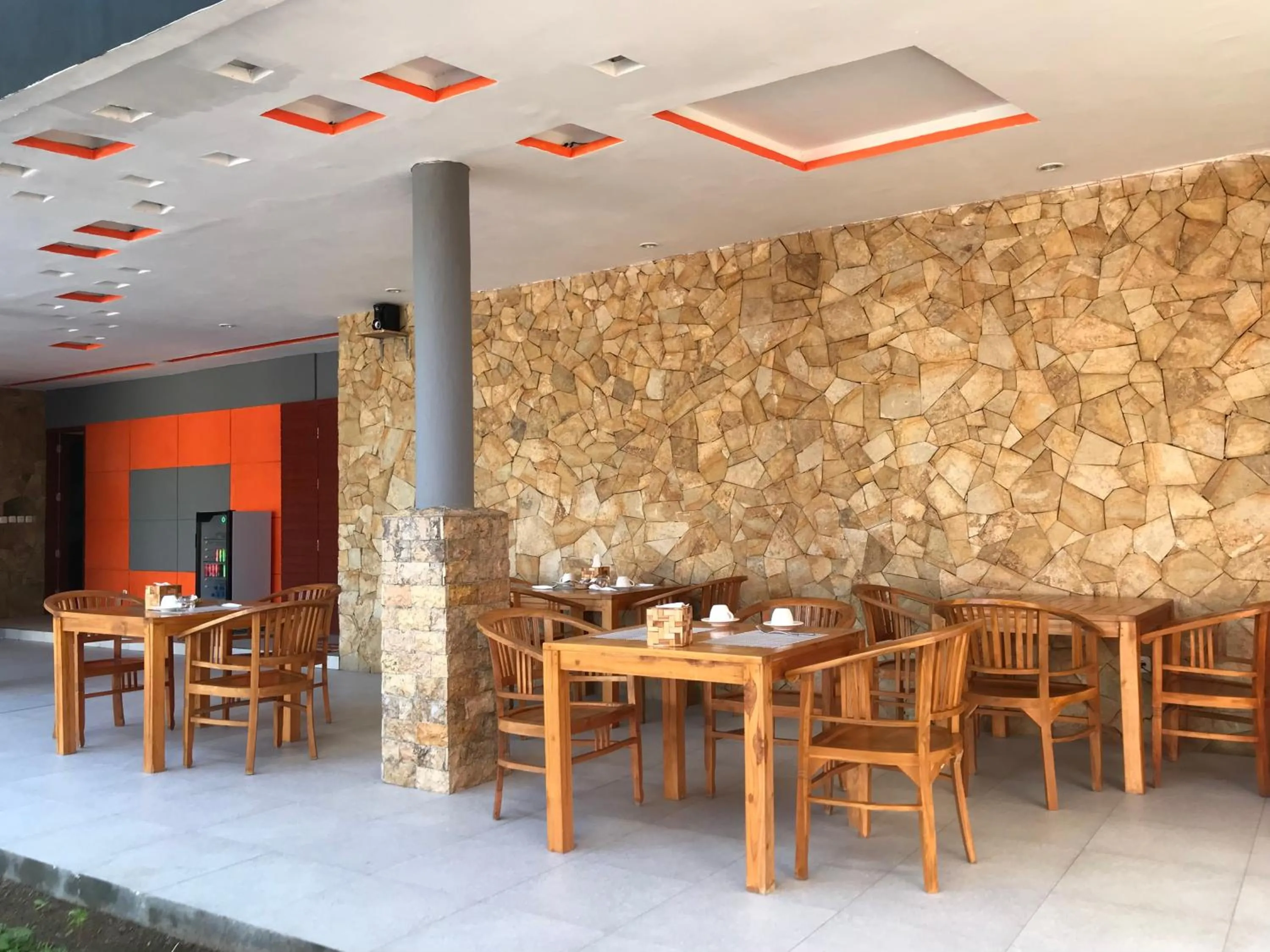 Restaurant/places to eat in Maza Soda Resort