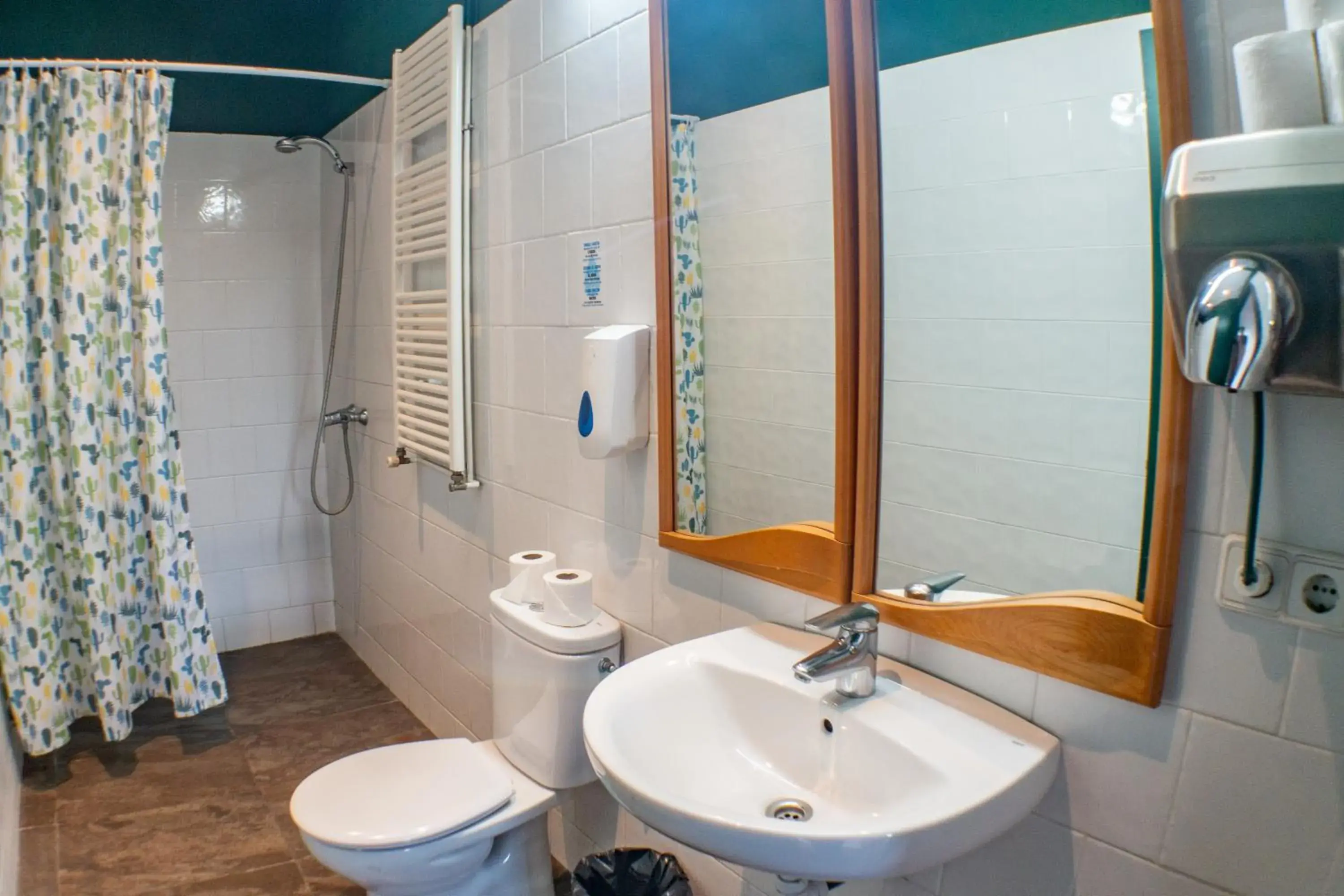 Bed in 10-Bed Mixed Dormitory Room with Private Bathroom in Inout Bed in 10-Bed Mixed Dormitory Room with Private Bathroom in Inout