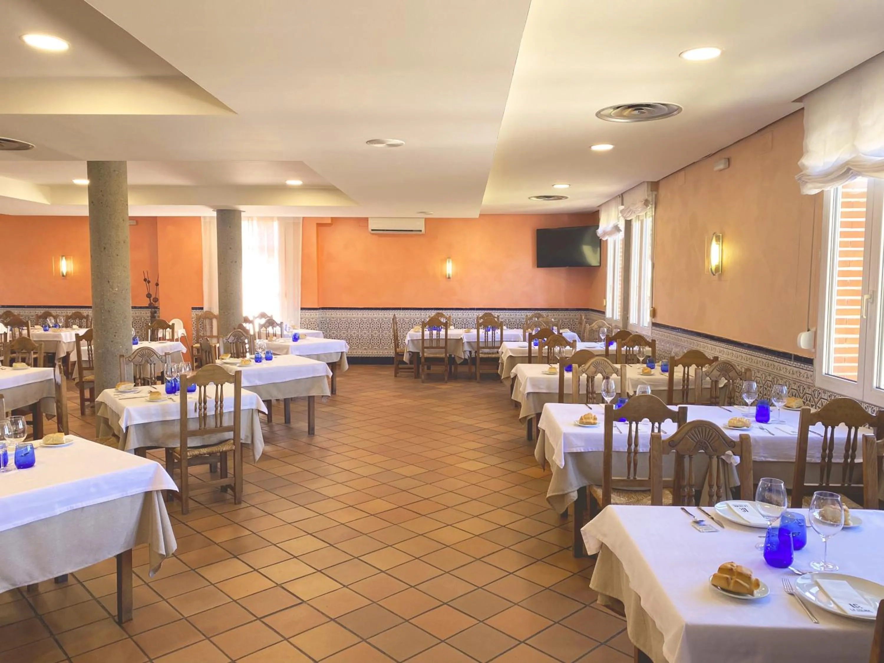 Restaurant/places to eat in Hotel La Colina