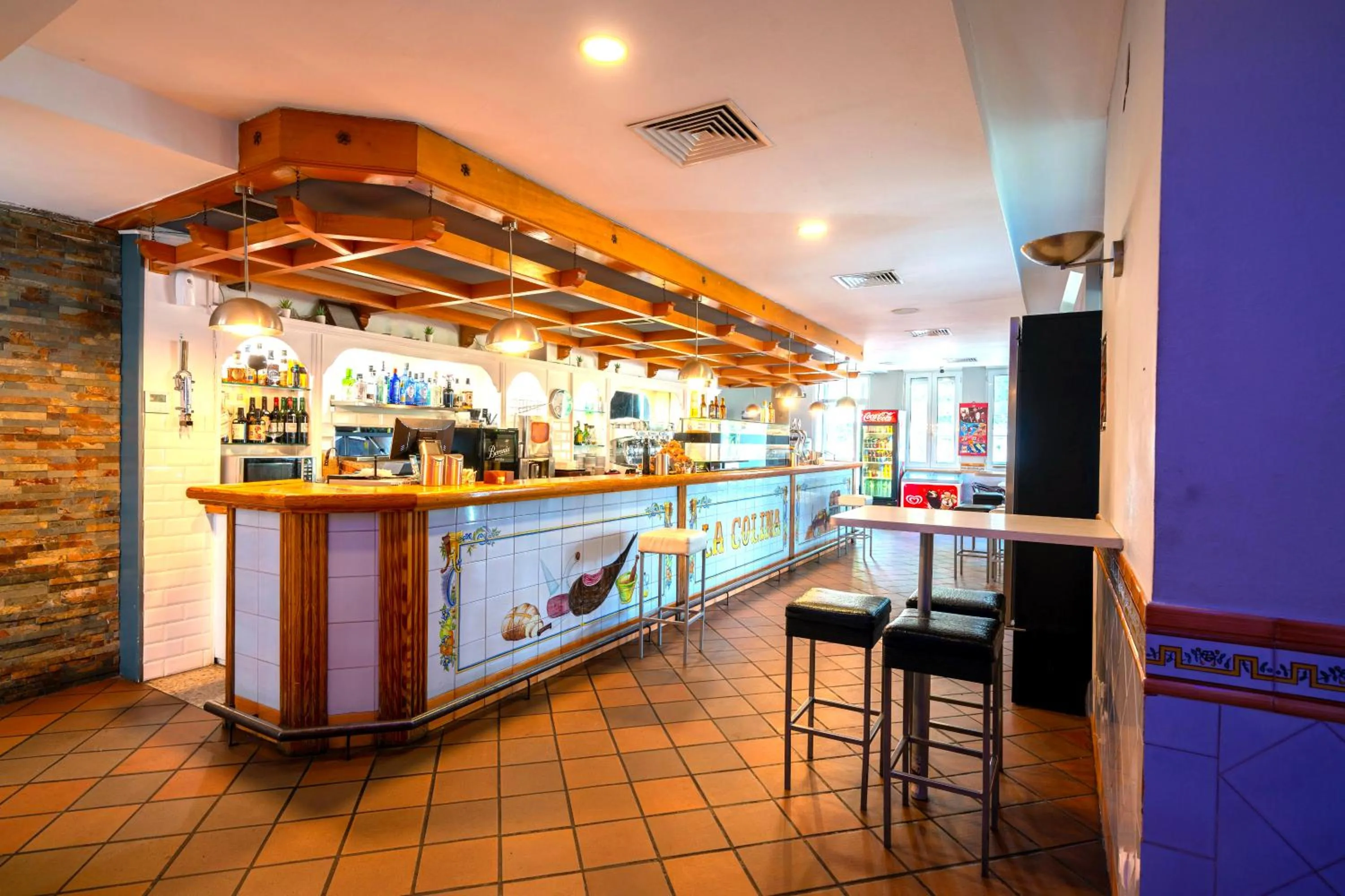 Restaurant/places to eat in Hotel La Colina