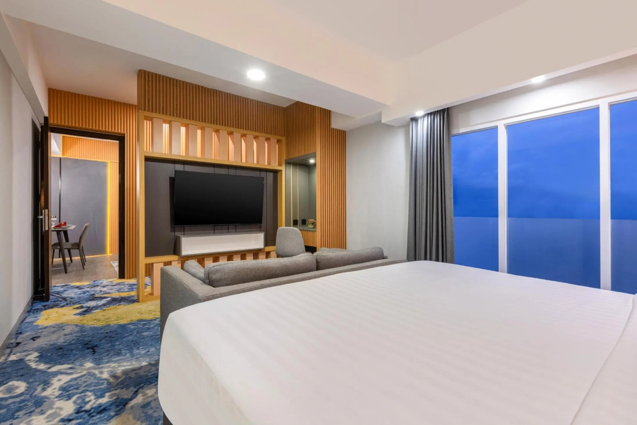 Bedroom, Bed in Aston Inn Cilacap