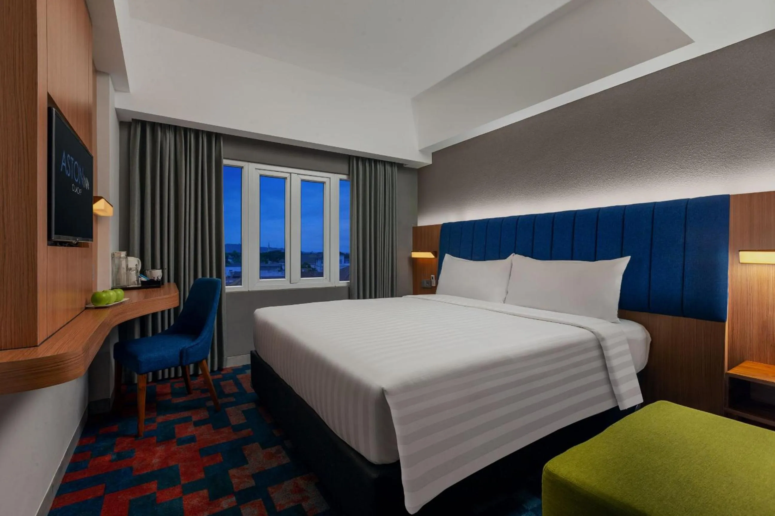 Bedroom, Bed in Aston Inn Cilacap