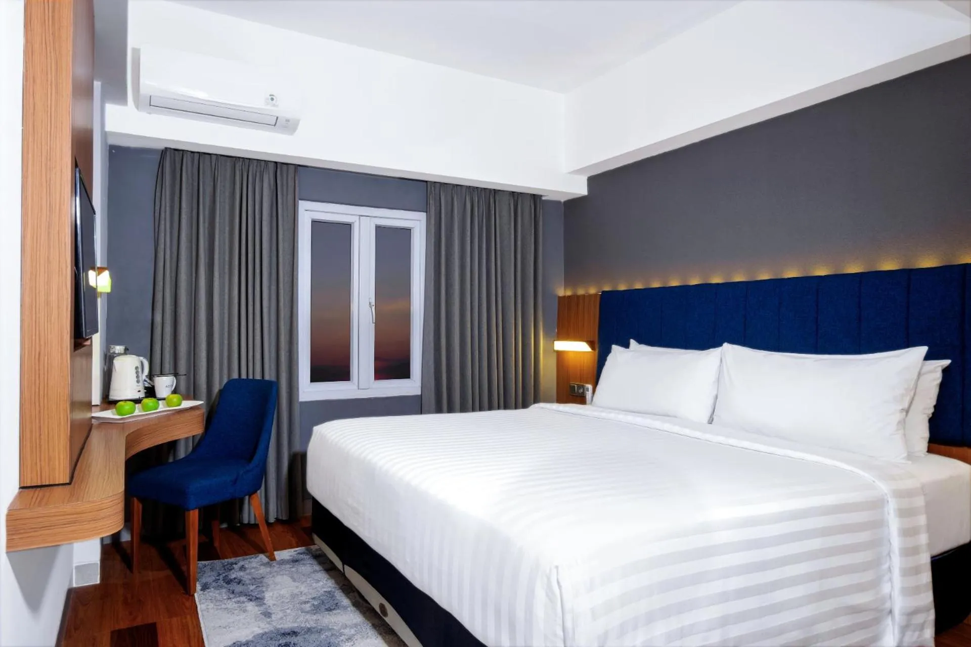 Bed in Aston Inn Cilacap