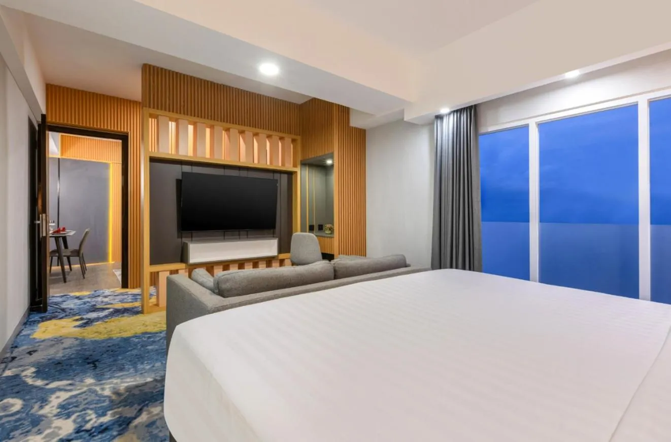 Bedroom, Bed in Aston Inn Cilacap