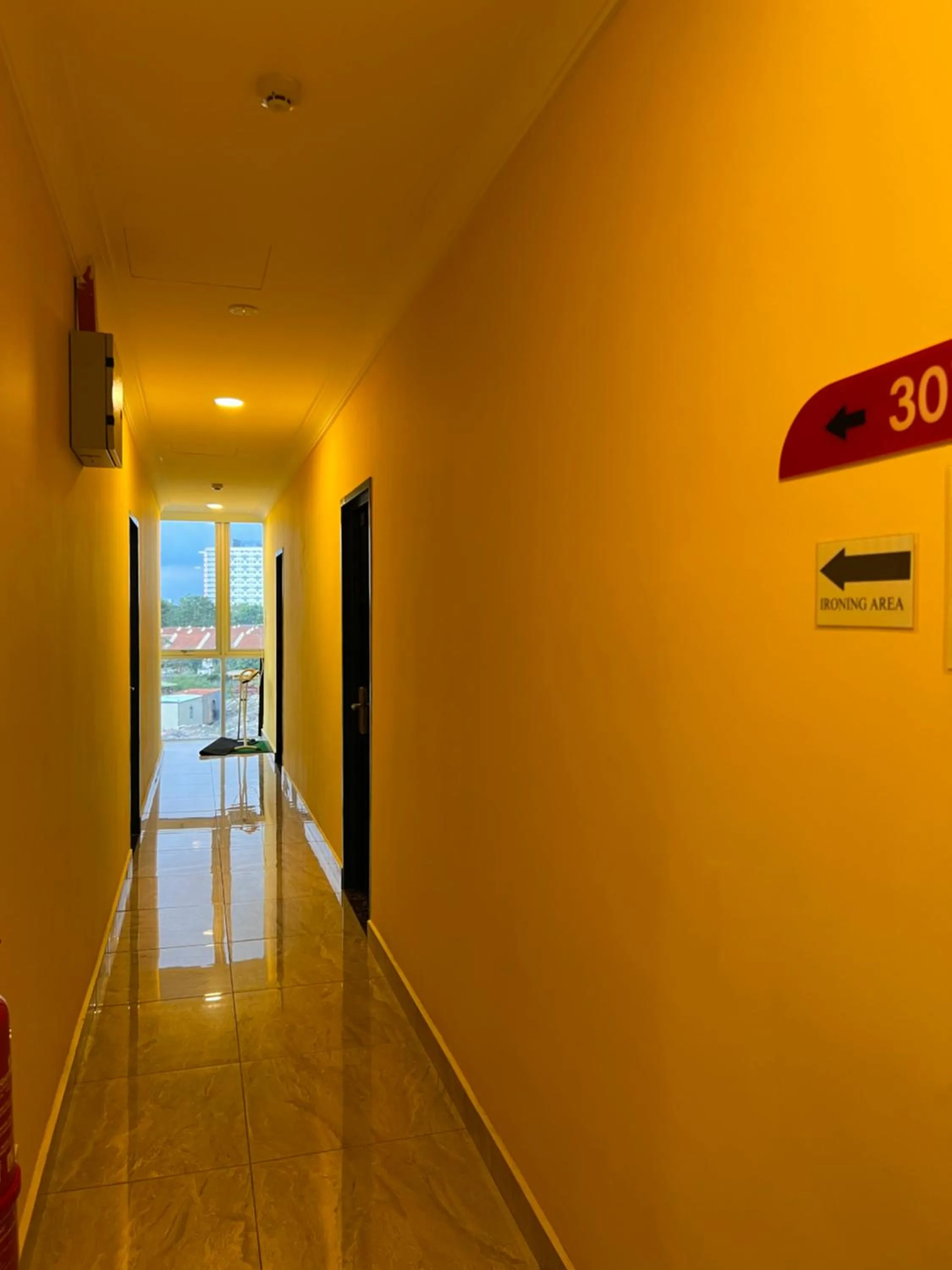 Text overlay in I Go Inn