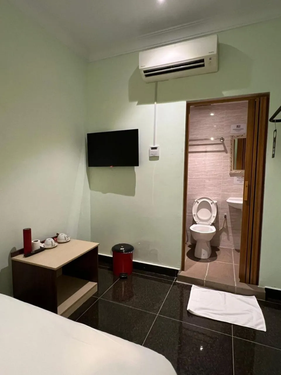 Photo of the whole room, Bed in I Go Inn