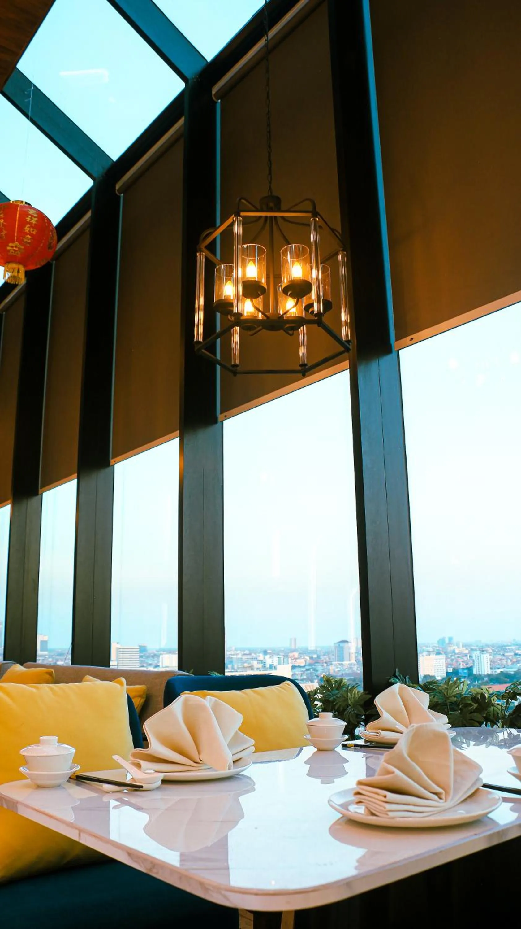 Restaurant/places to eat in Leedon Hotel & Suites Surabaya