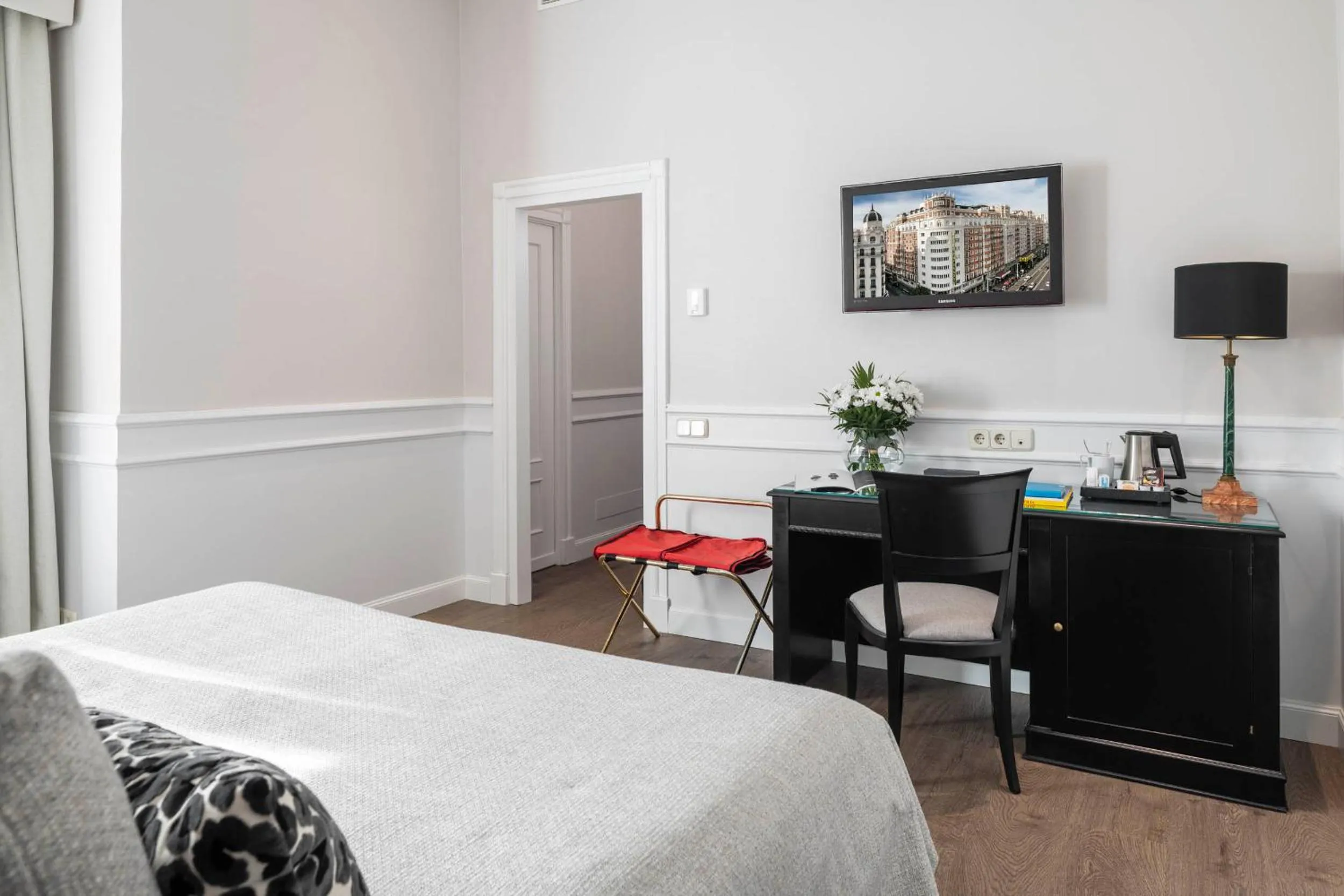 Bedroom, Bed in Emperador