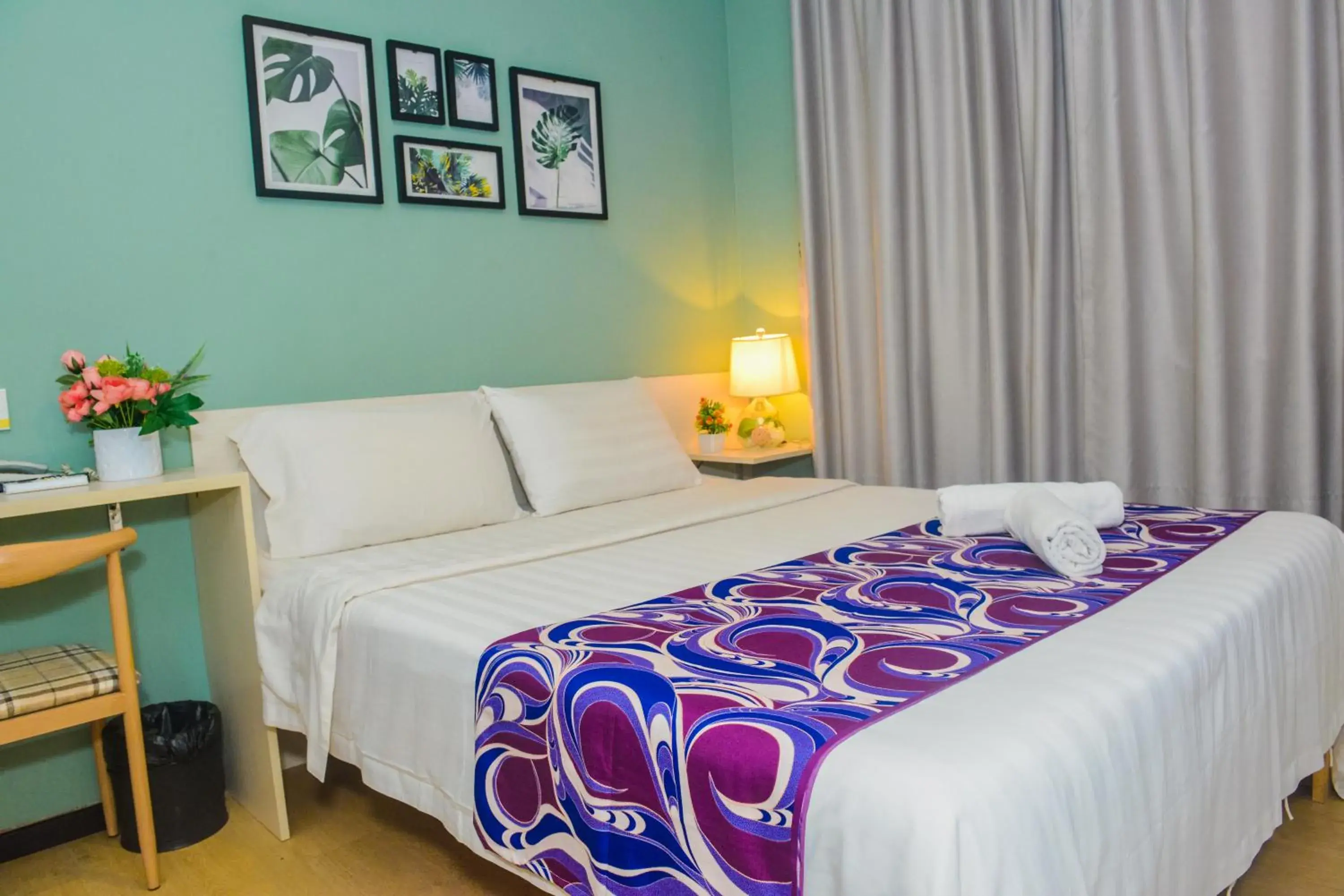 Standard Queen Room in Treeline Urban Inn Standard Queen Room in Treeline Urban Inn