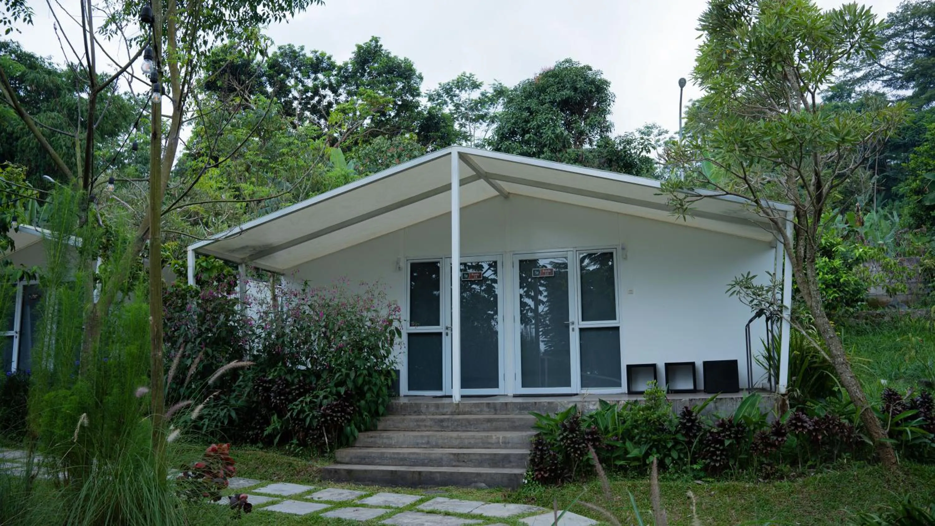 Property building in Leuweung Geledegan Ecoldge