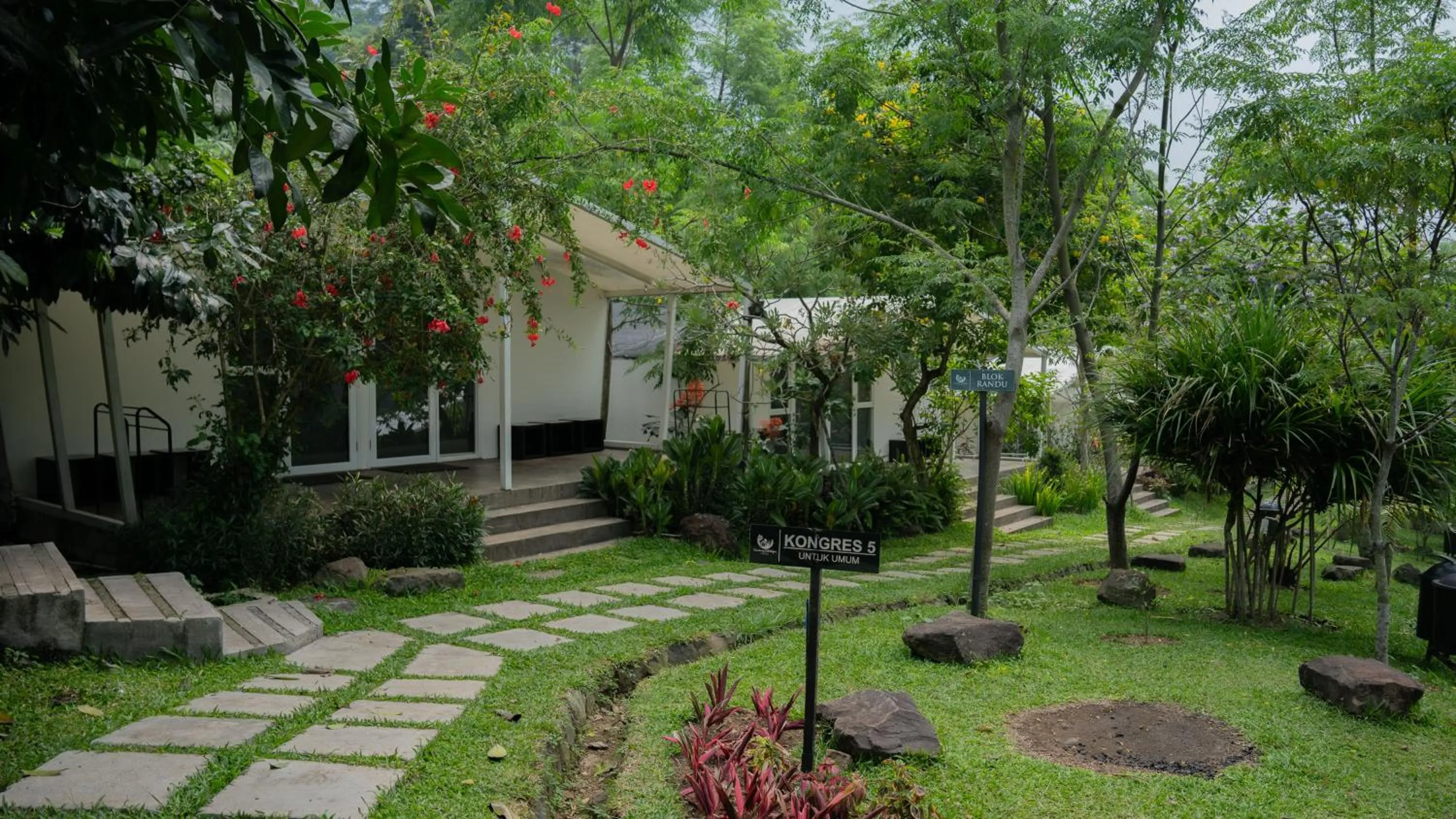 Property building in Leuweung Geledegan Ecoldge