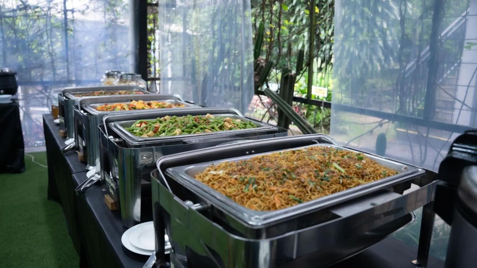 Food and drinks in Leuweung Geledegan Ecoldge