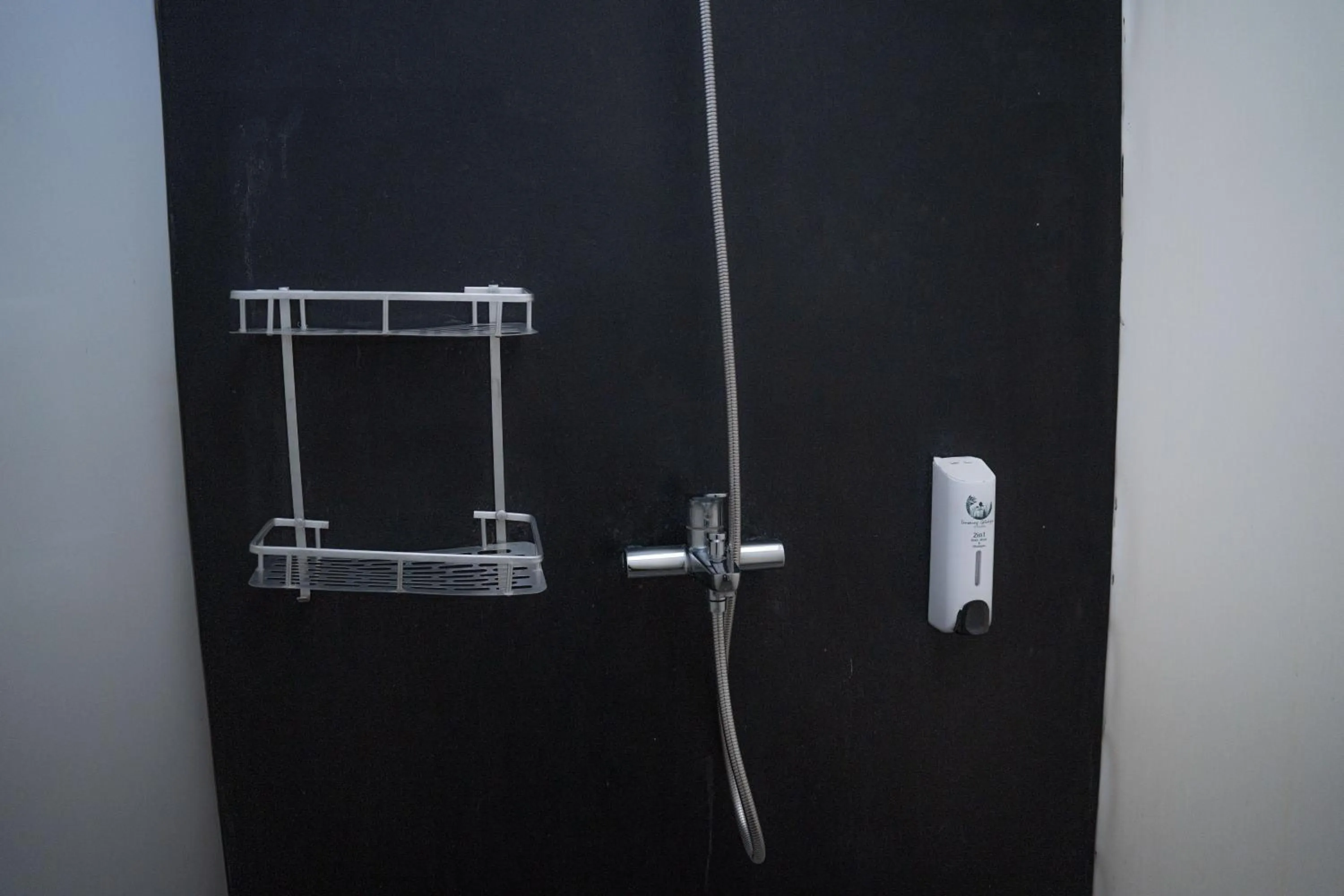 Shower in Leuweung Geledegan Ecoldge