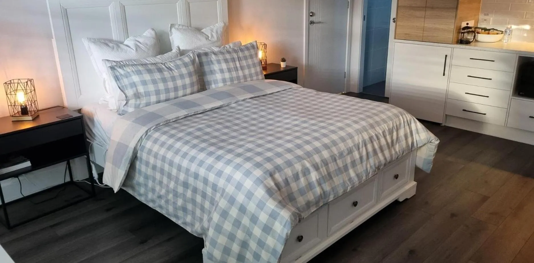 Bed in Hampton on Washington - FREE Wifi and Netflix