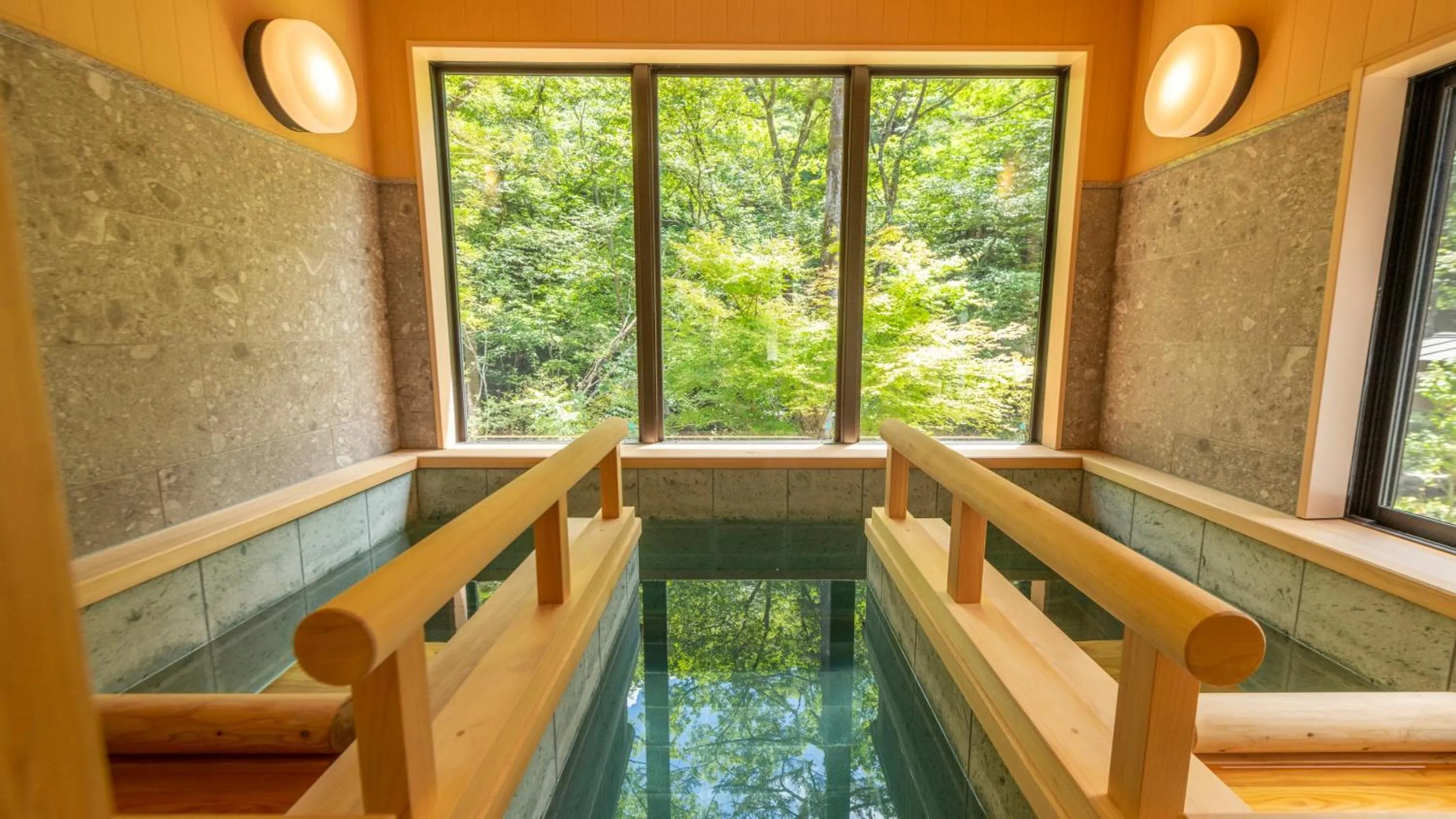 Public Bath in Shionoyu Onsen Rengetsu