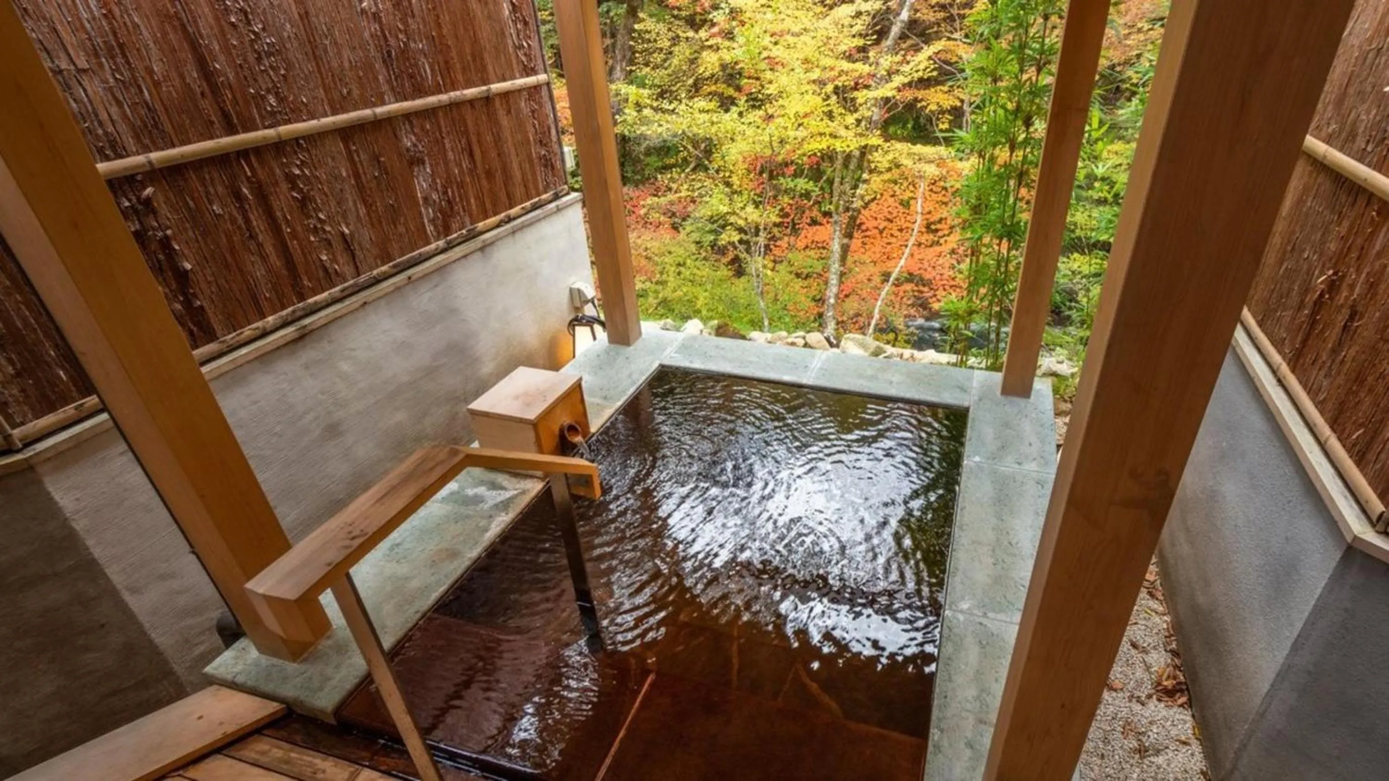 Hot Spring Bath in Shionoyu Onsen Rengetsu