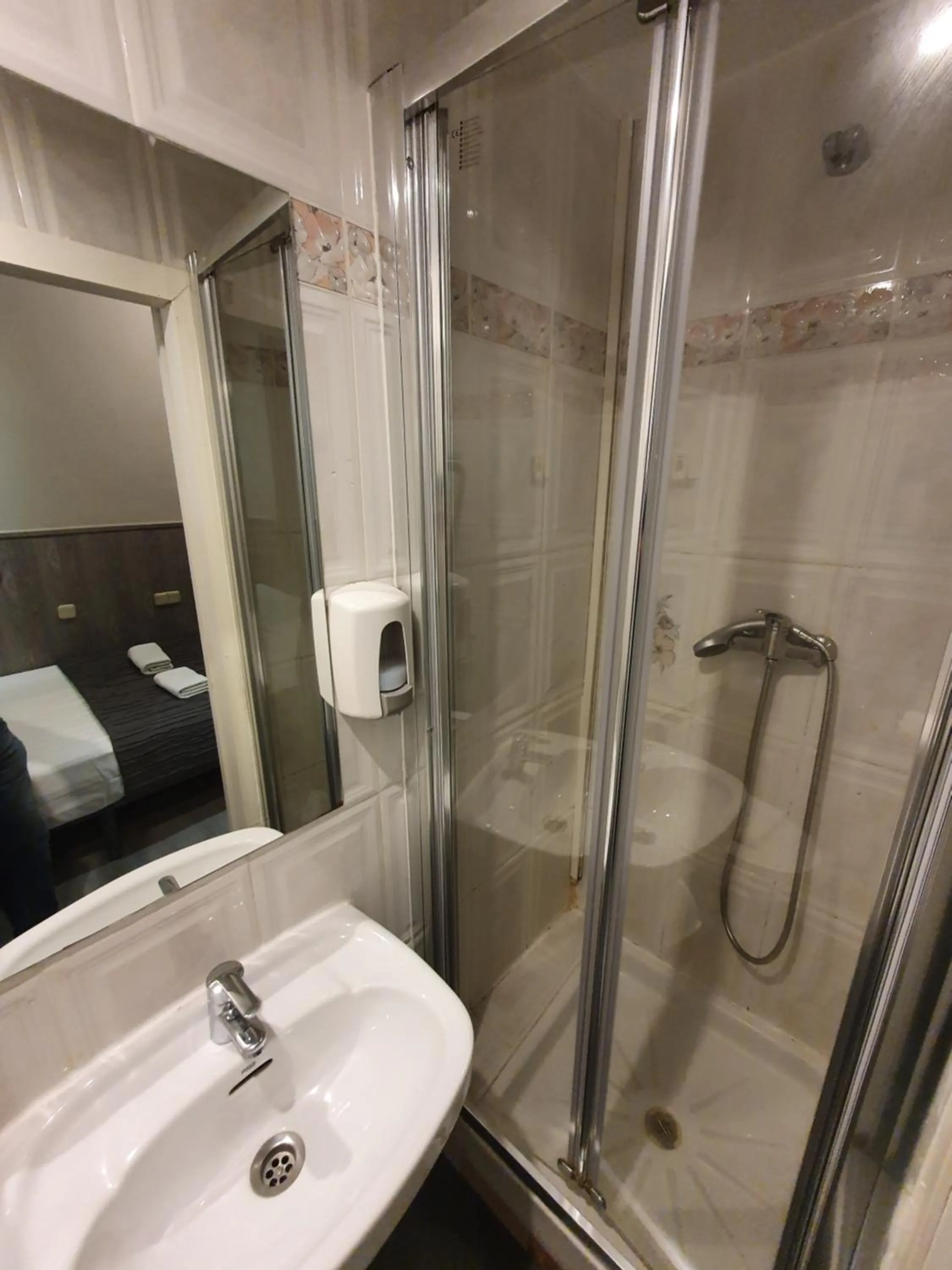 Bathroom in Plaza Dort Rooms IV