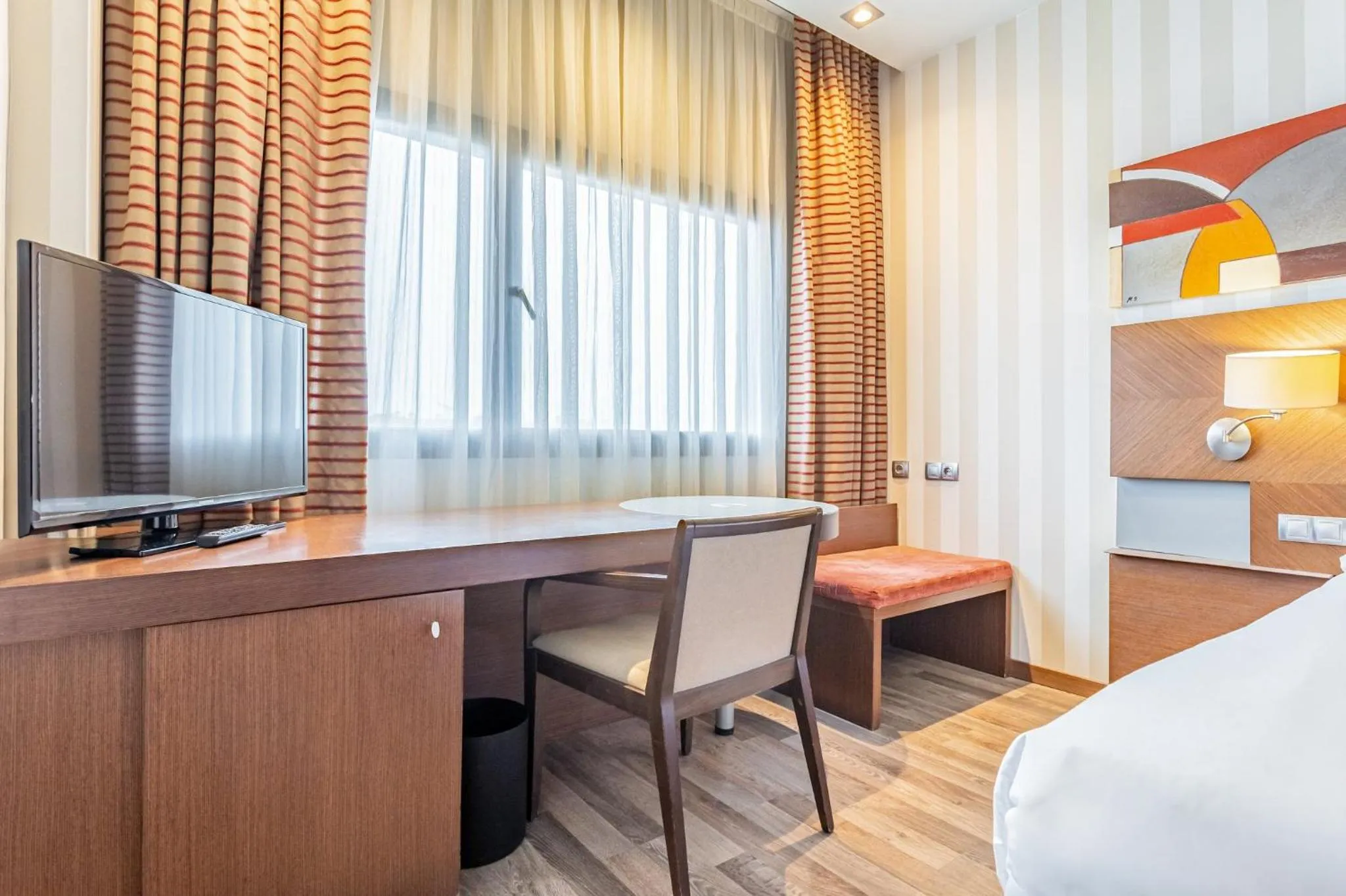 Photo of the whole room, Bed in Sercotel Las Artes Pinto