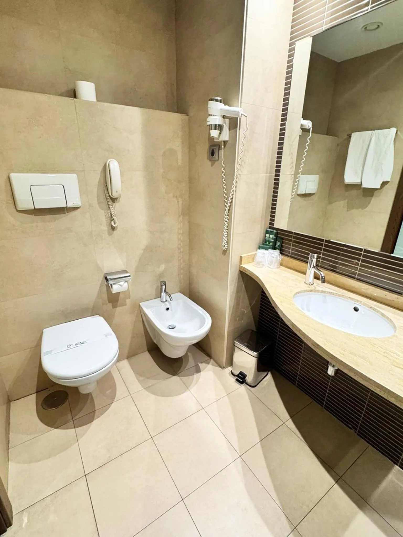 Photo of the whole room in Sercotel Las Artes Pinto