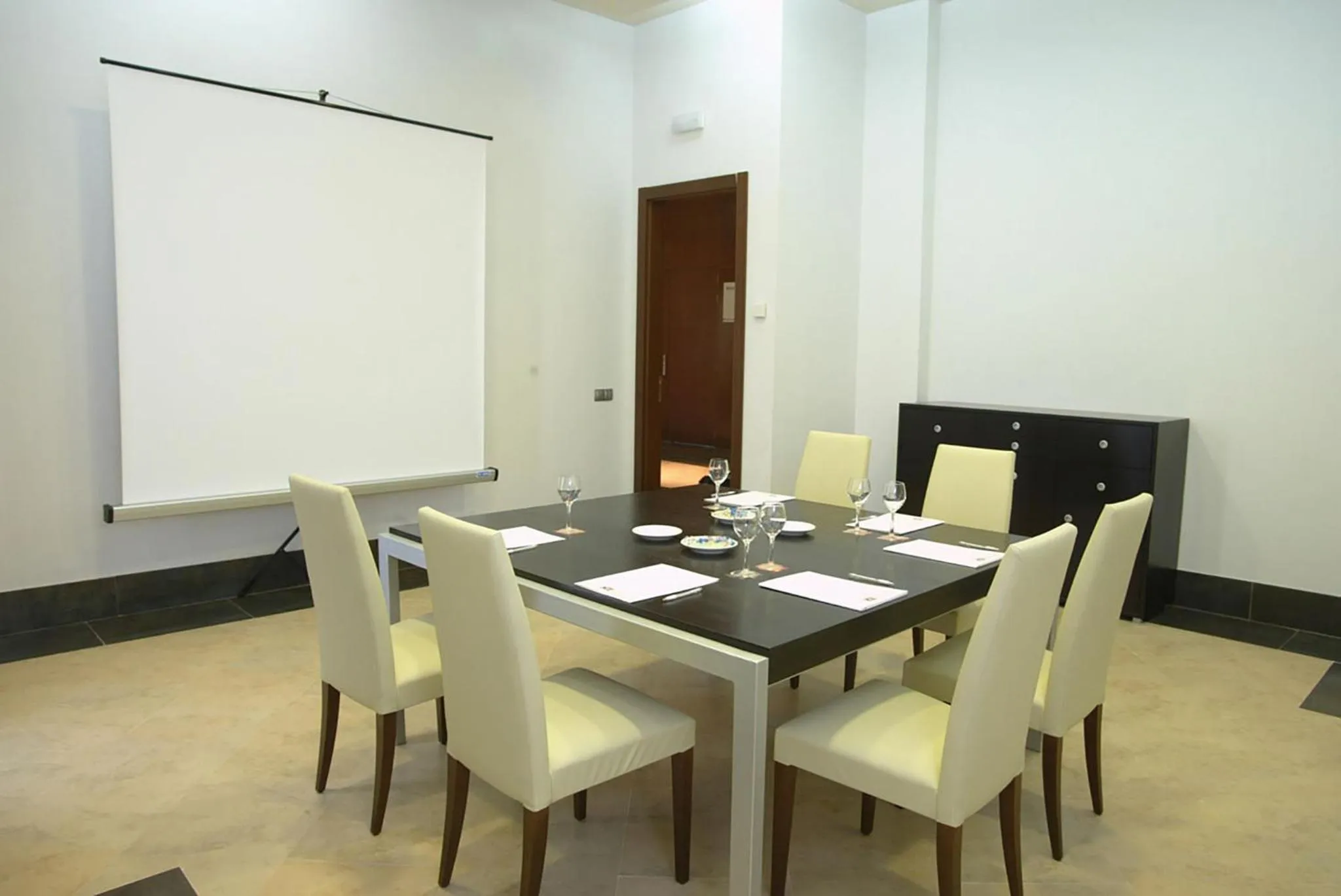 Meeting/conference room in Sercotel Las Artes Pinto