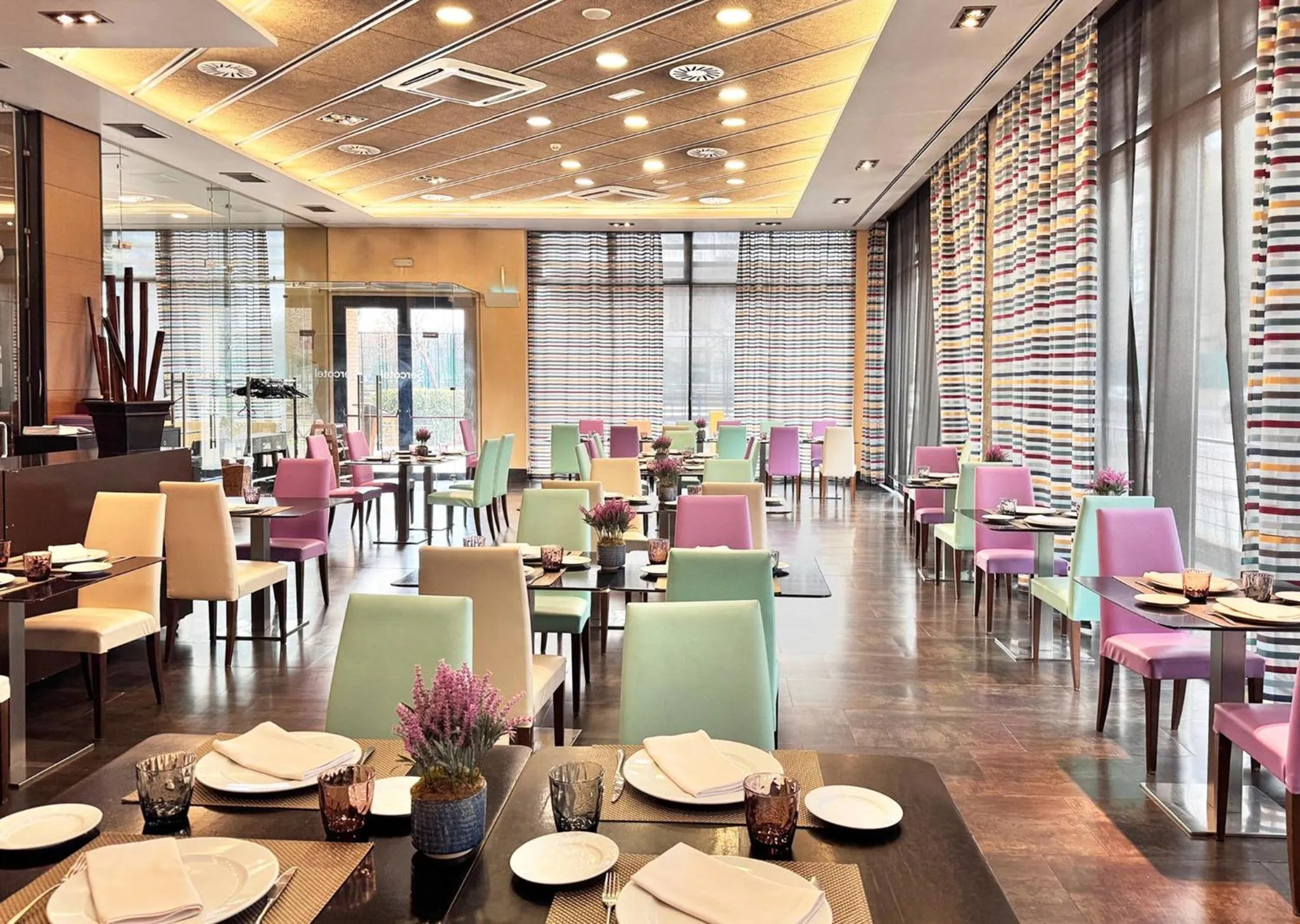 Restaurant/places to eat in Sercotel Las Artes Pinto