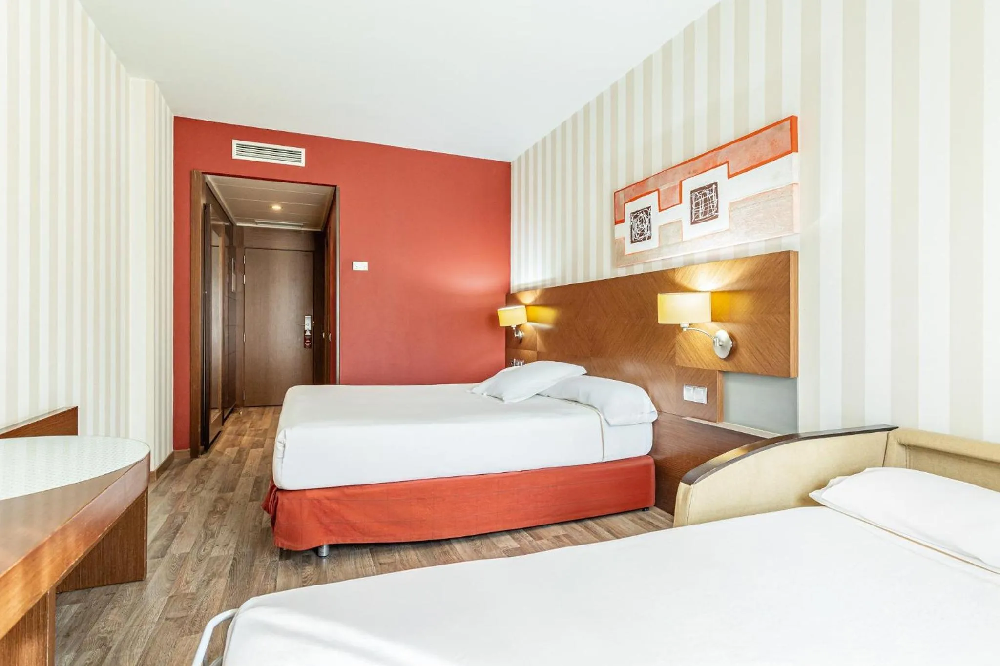 Photo of the whole room, Bed in Sercotel Las Artes Pinto