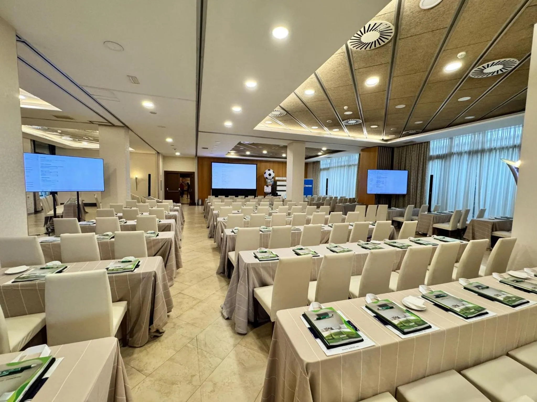 Meeting/conference room in Sercotel Las Artes Pinto