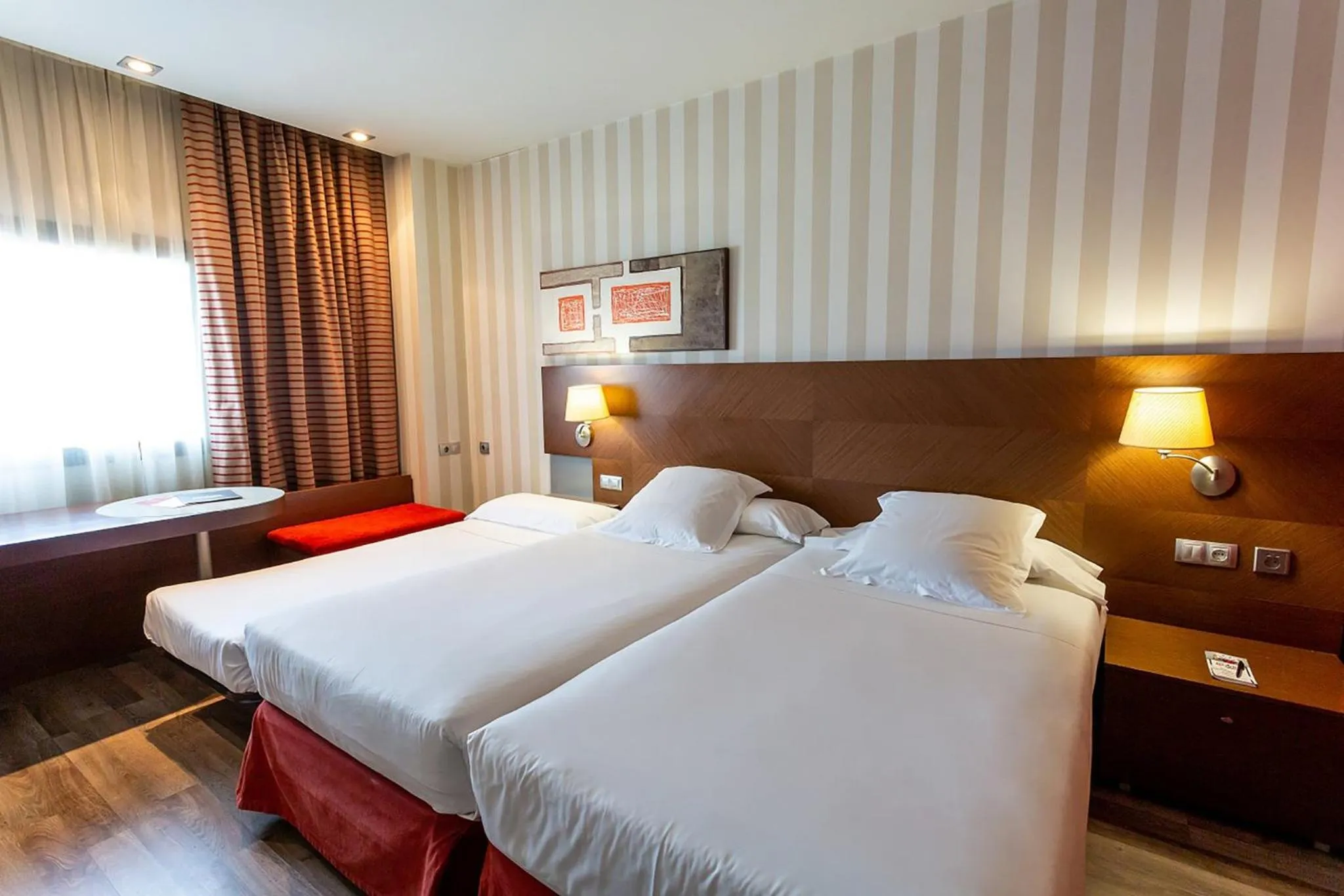 Photo of the whole room, Bed in Sercotel Las Artes Pinto