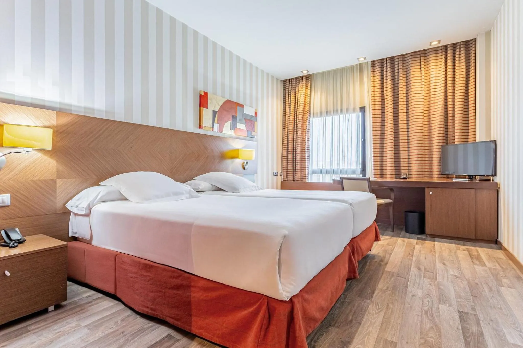 Photo of the whole room, Bed in Sercotel Las Artes Pinto