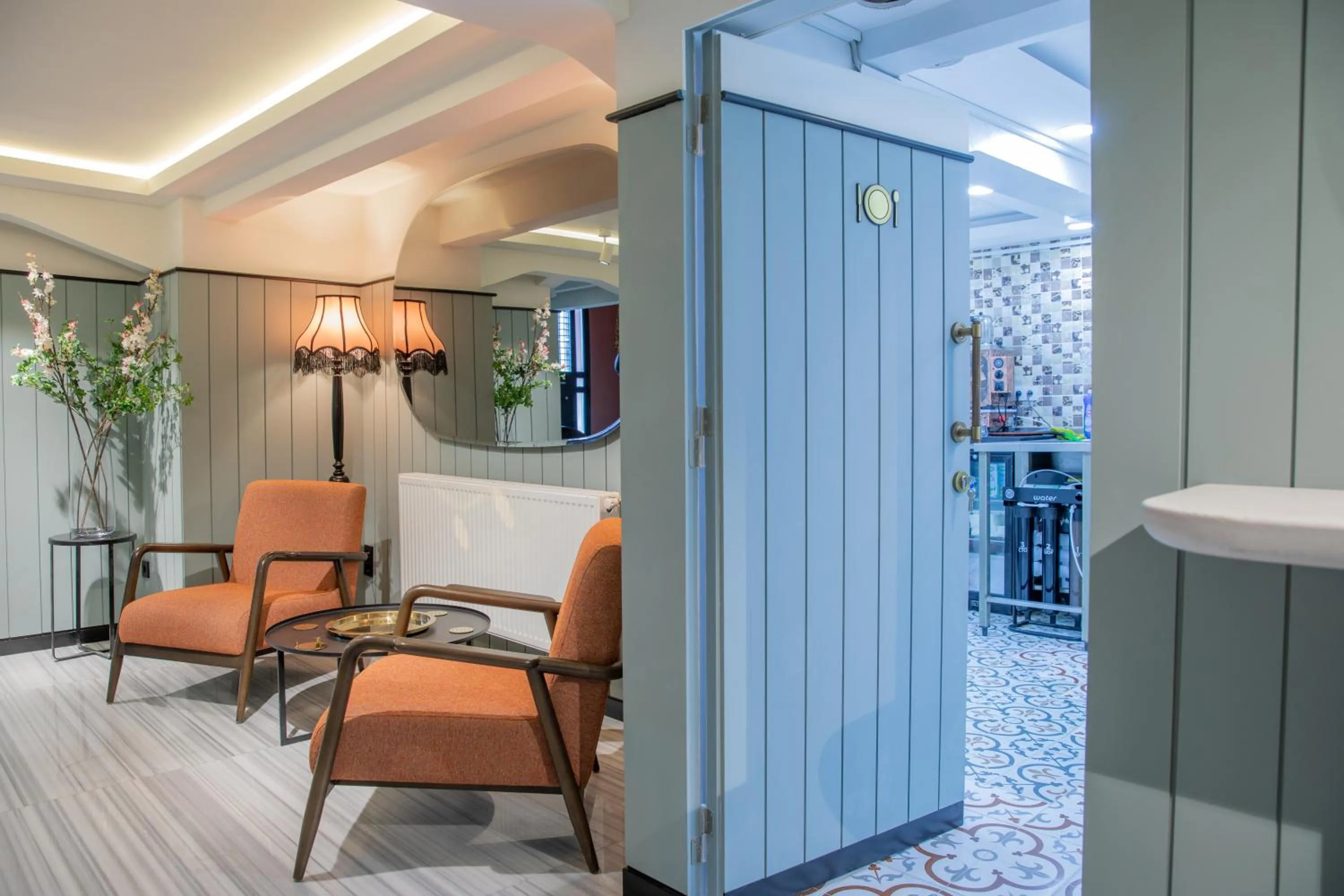 Restaurant/places to eat in EA Exclusive Hotel