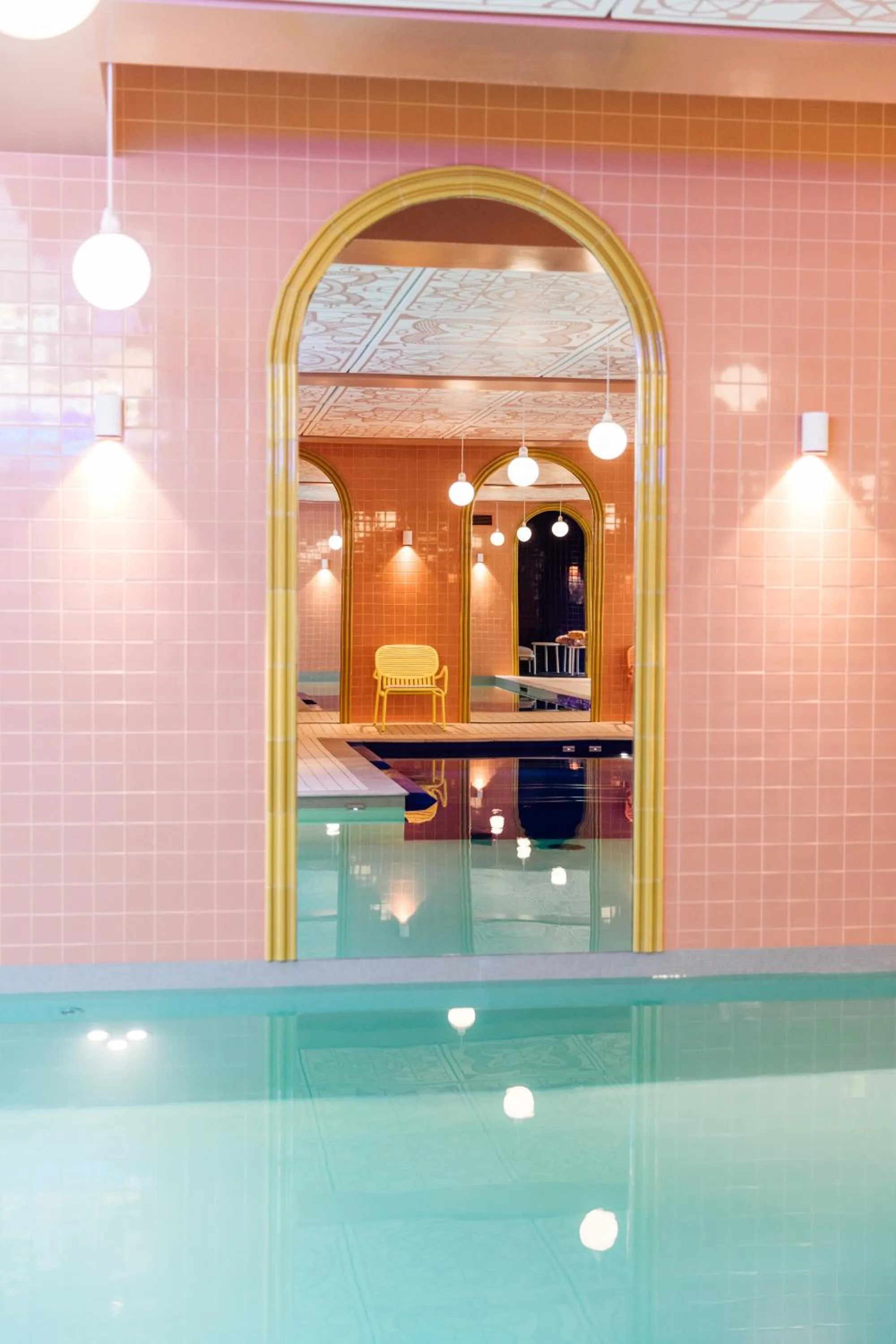 Swimming pool in Mama Shelter Rennes