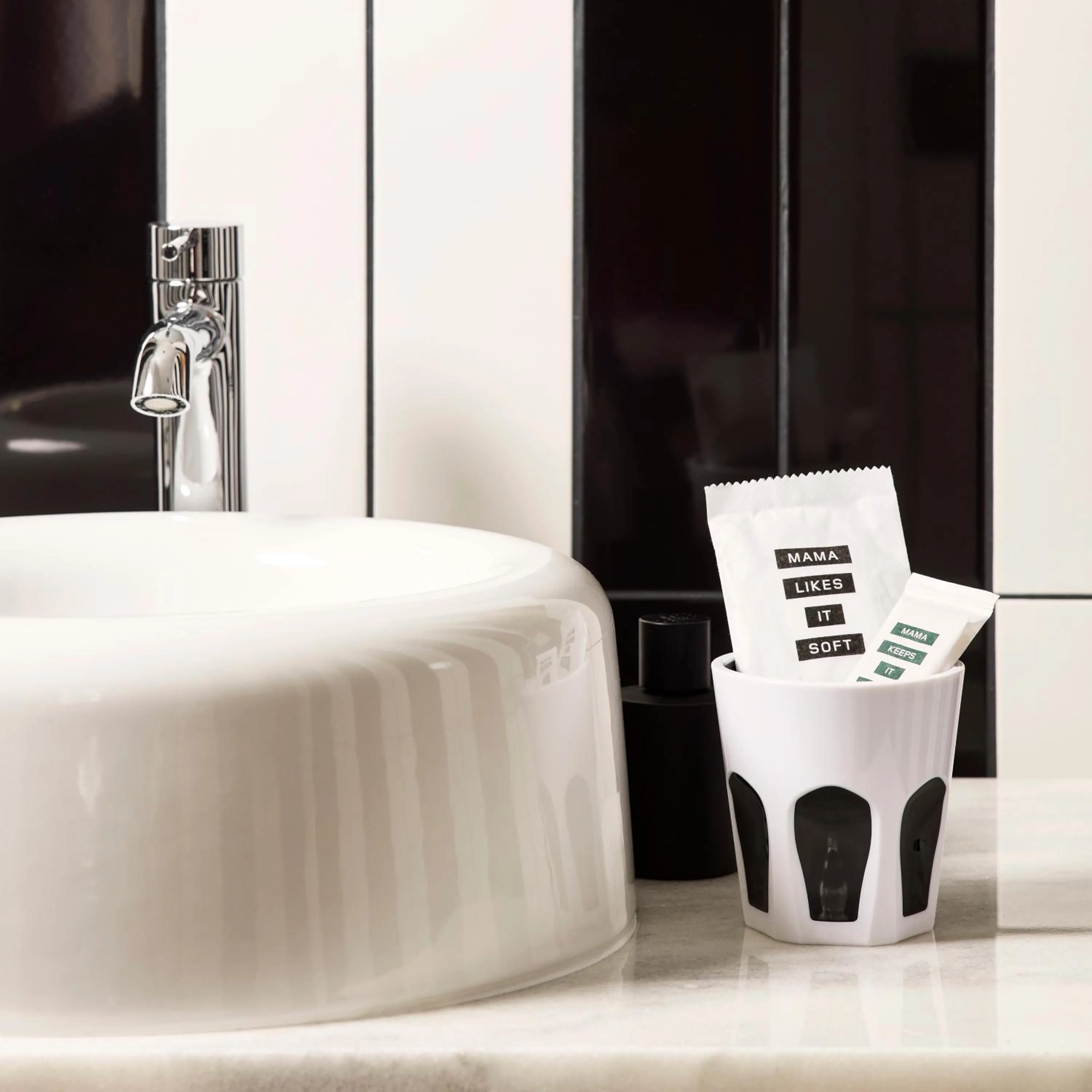 Bathroom, Bed in Mama Shelter Rennes