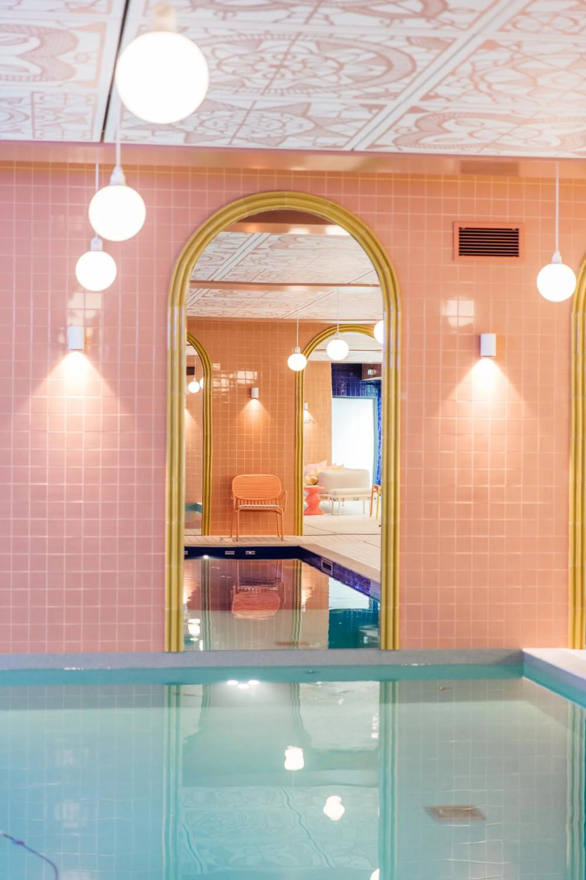 Swimming pool in Mama Shelter Rennes