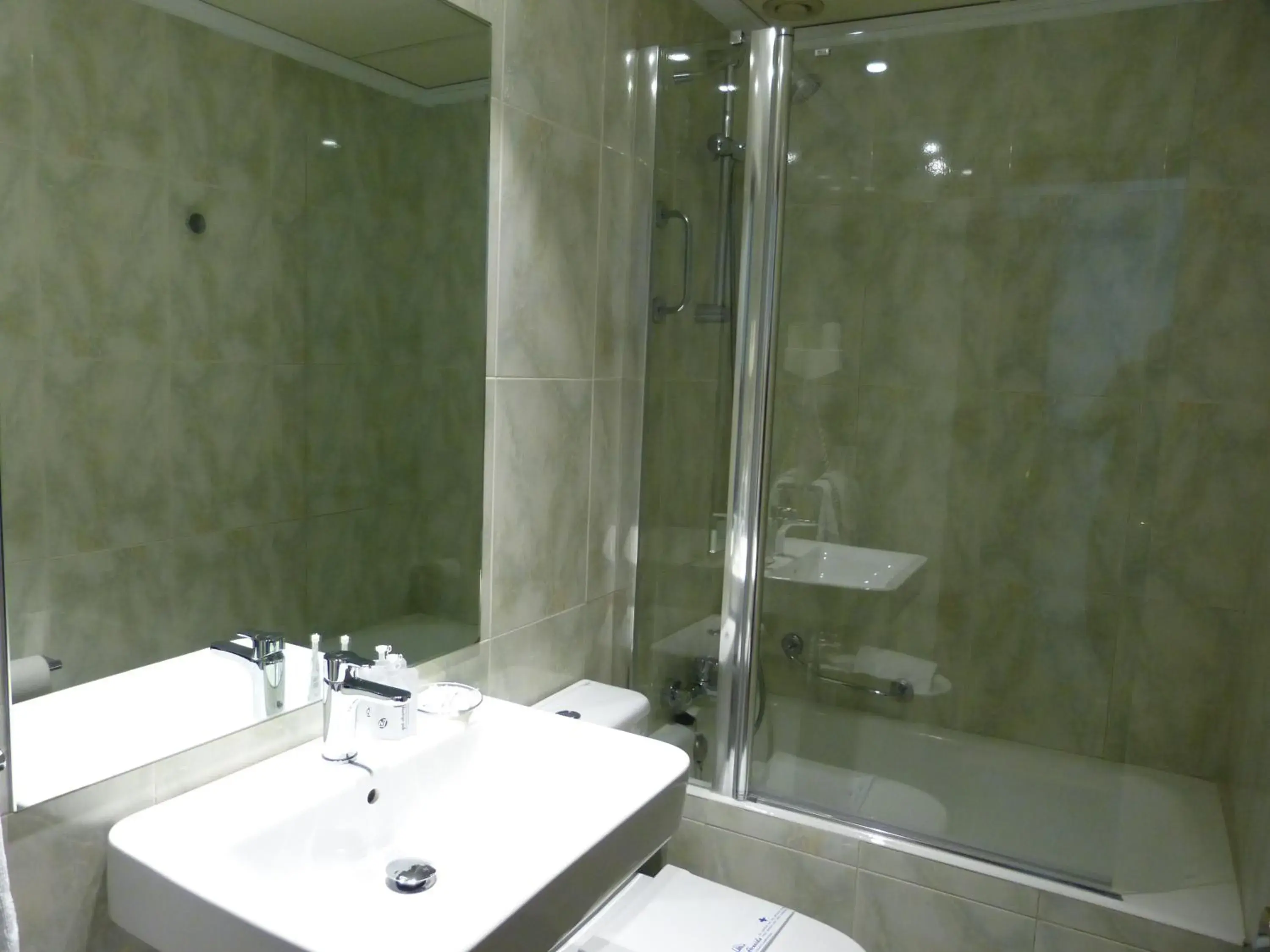 Standard Double Room - Not renovated in Hotel Avenida Standard Double Room - Not renovated in Hotel Avenida