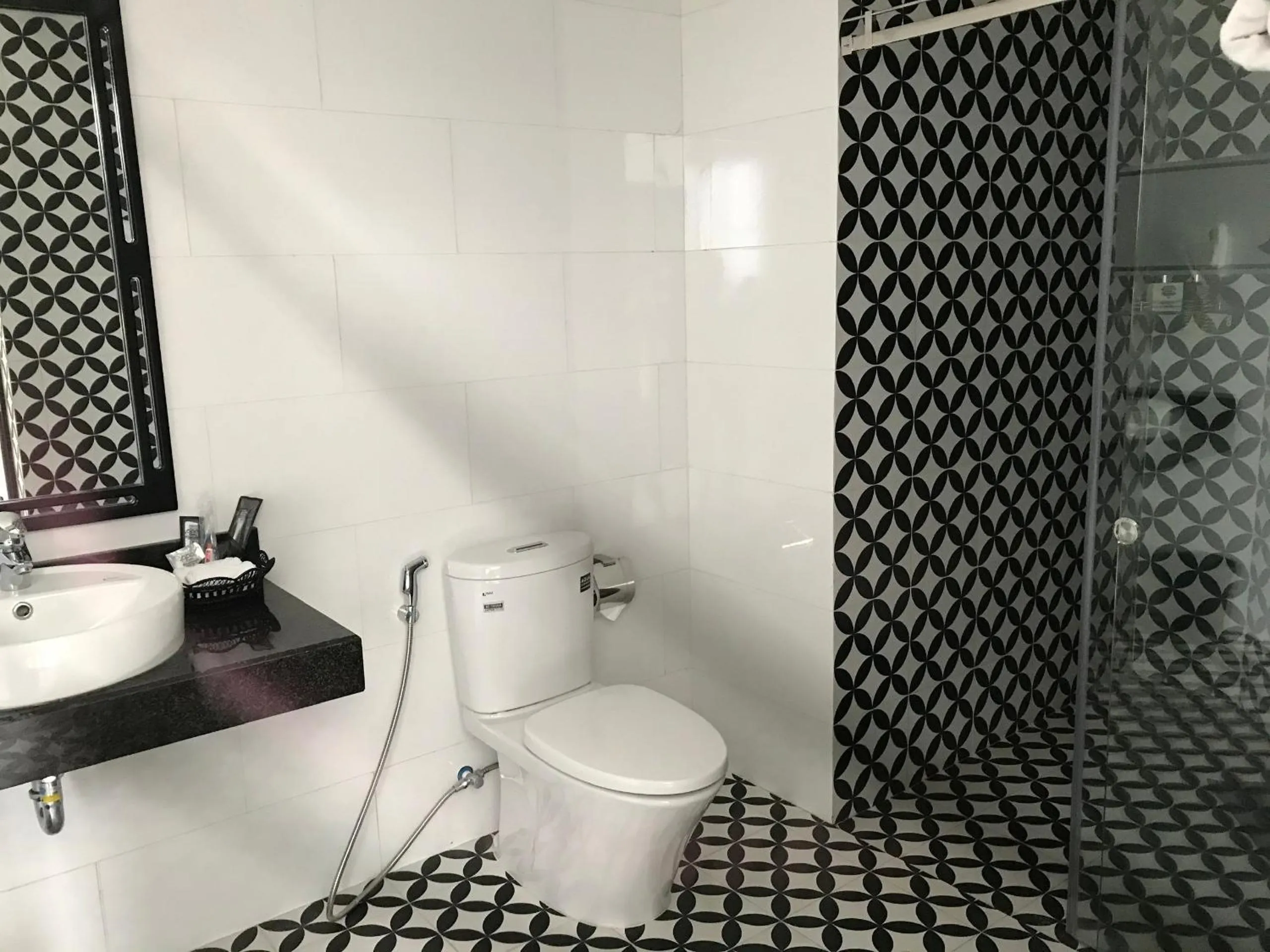 Toilet in Gem Riverside Hotel Hoi An