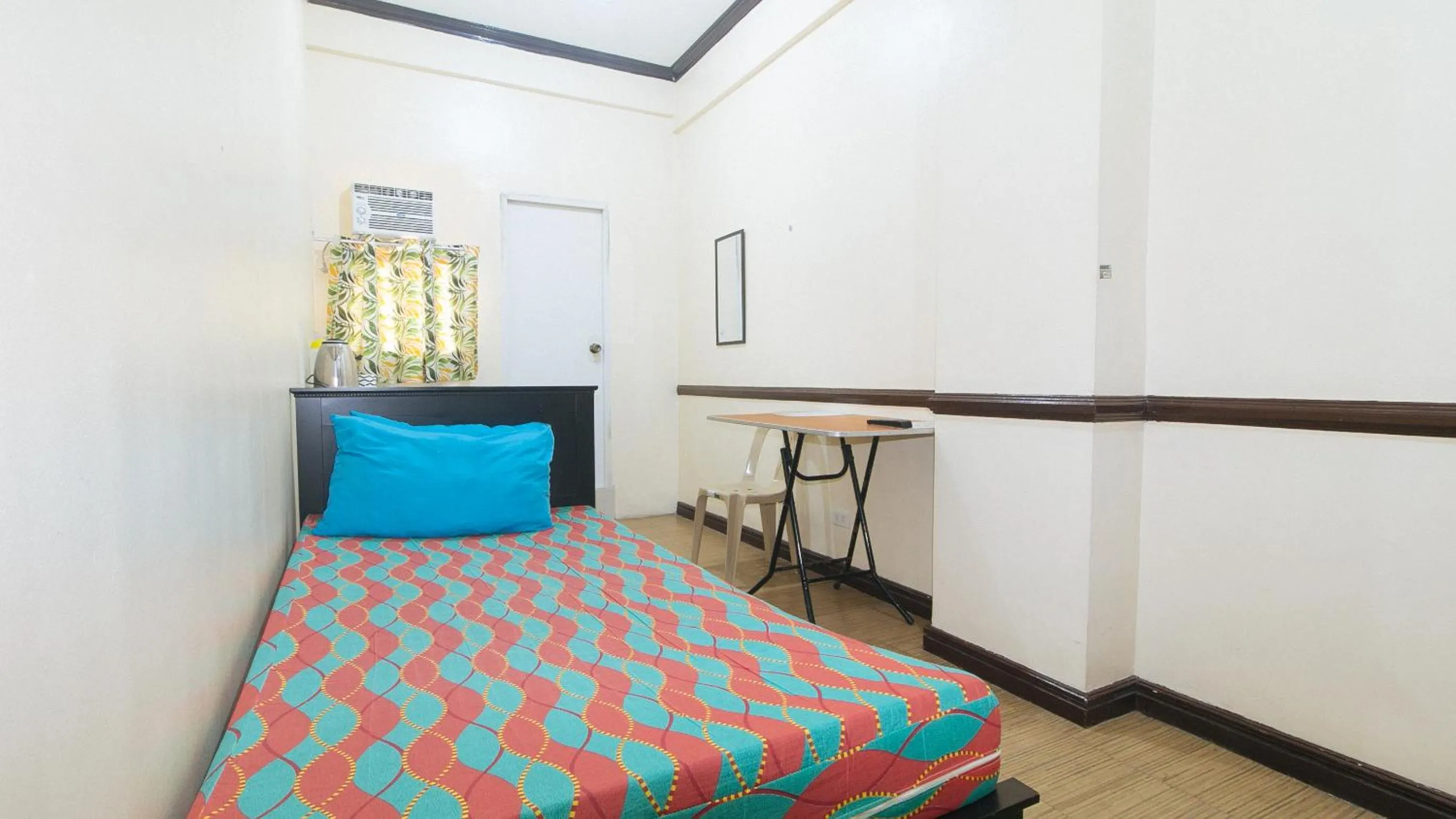 Photo of the whole room, Bed in Mervin's Terraces by RedDoorz