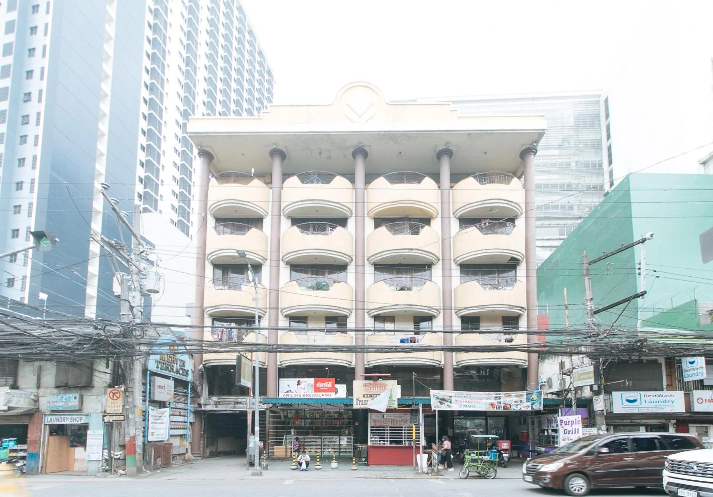 Property building in Mervin's Terraces by RedDoorz